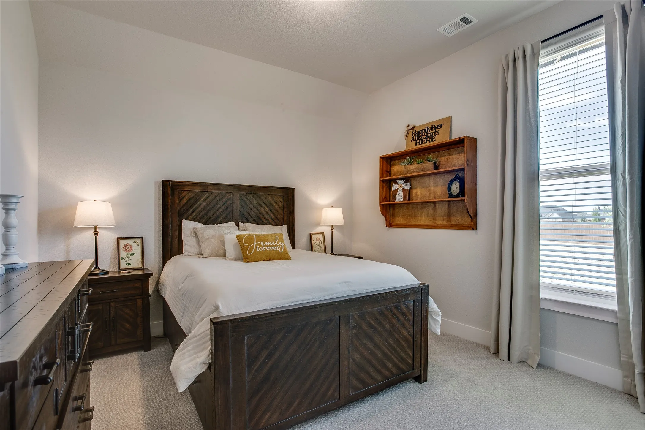 Single Family Residence For Sale in Ellis County , 1730 Blackfoot Parkway, Waxahachie, Texas 75165, 4 Bedroom, 3 Bathroom, 3 Garage spaces, 2,585 Sqft, built in 2024, mls#21390571, Real Estate Agent in Waxahachie, Homes For Sale in Ellis county, Homes For Sale in Waxahachie, Realtor in Waxahachie Texas, Real Estate Brokerage Independent Realty Texas, Luminita Cordes Realtor