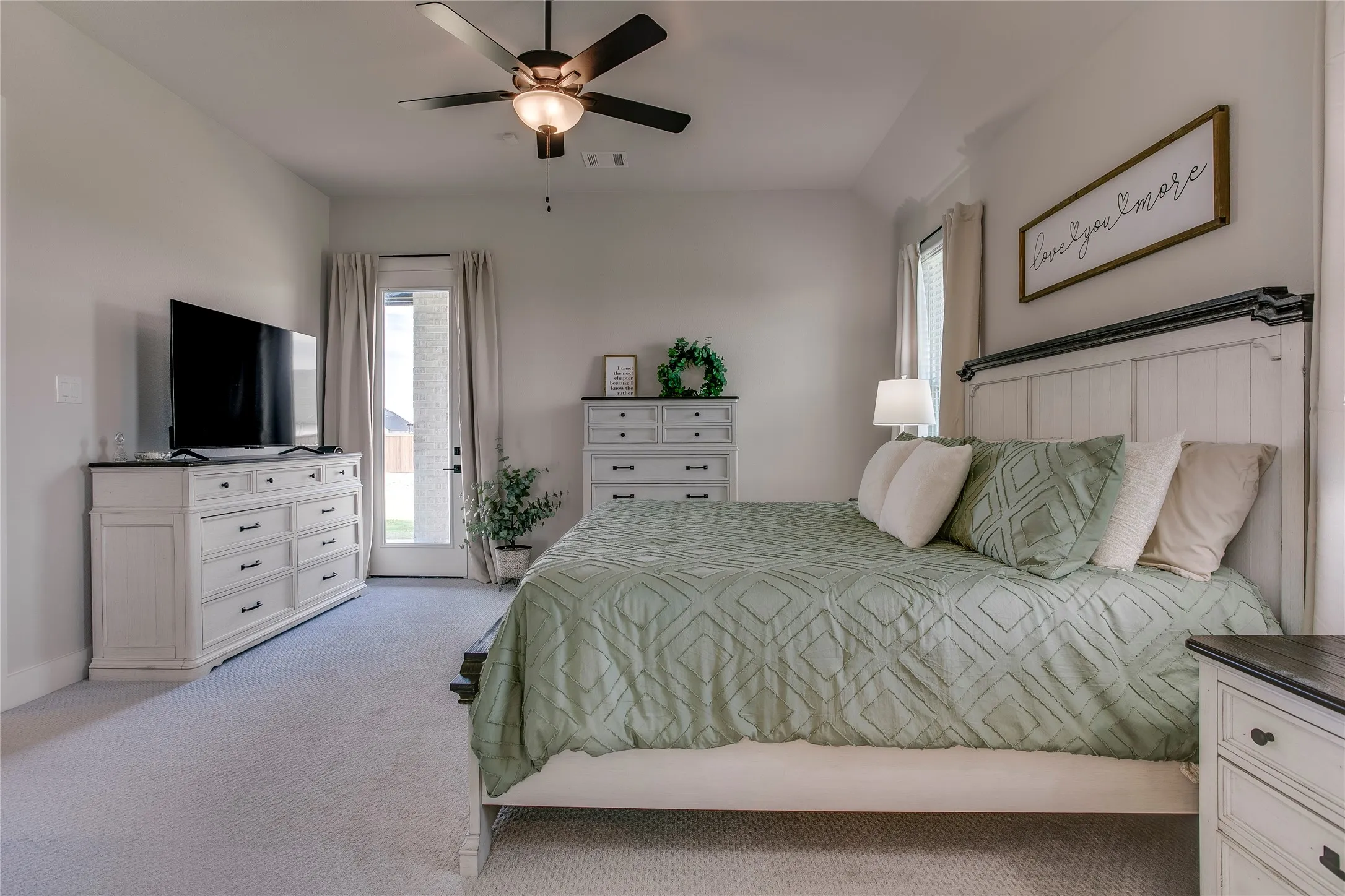 Single Family Residence For Sale in Ellis County , 1730 Blackfoot Parkway, Waxahachie, Texas 75165, 4 Bedroom, 3 Bathroom, 3 Garage spaces, 2,585 Sqft, built in 2024, mls#21390571, Real Estate Agent in Waxahachie, Homes For Sale in Ellis county, Homes For Sale in Waxahachie, Realtor in Waxahachie Texas, Real Estate Brokerage Independent Realty Texas, Luminita Cordes Realtor