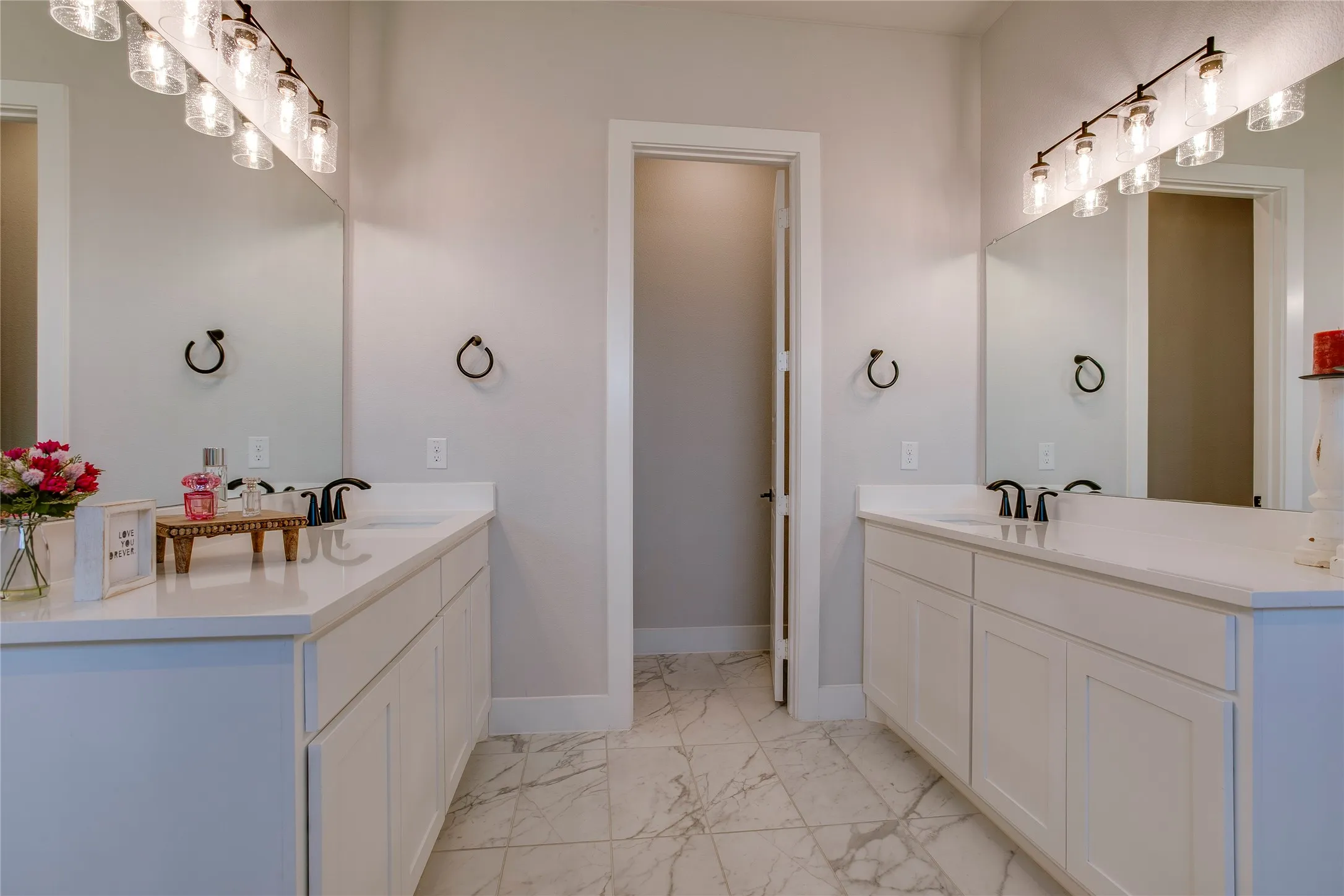 Single Family Residence For Sale in Ellis County , 1730 Blackfoot Parkway, Waxahachie, Texas 75165, 4 Bedroom, 3 Bathroom, 3 Garage spaces, 2,585 Sqft, built in 2024, mls#21390571, Real Estate Agent in Waxahachie, Homes For Sale in Ellis county, Homes For Sale in Waxahachie, Realtor in Waxahachie Texas, Real Estate Brokerage Independent Realty Texas, Luminita Cordes Realtor