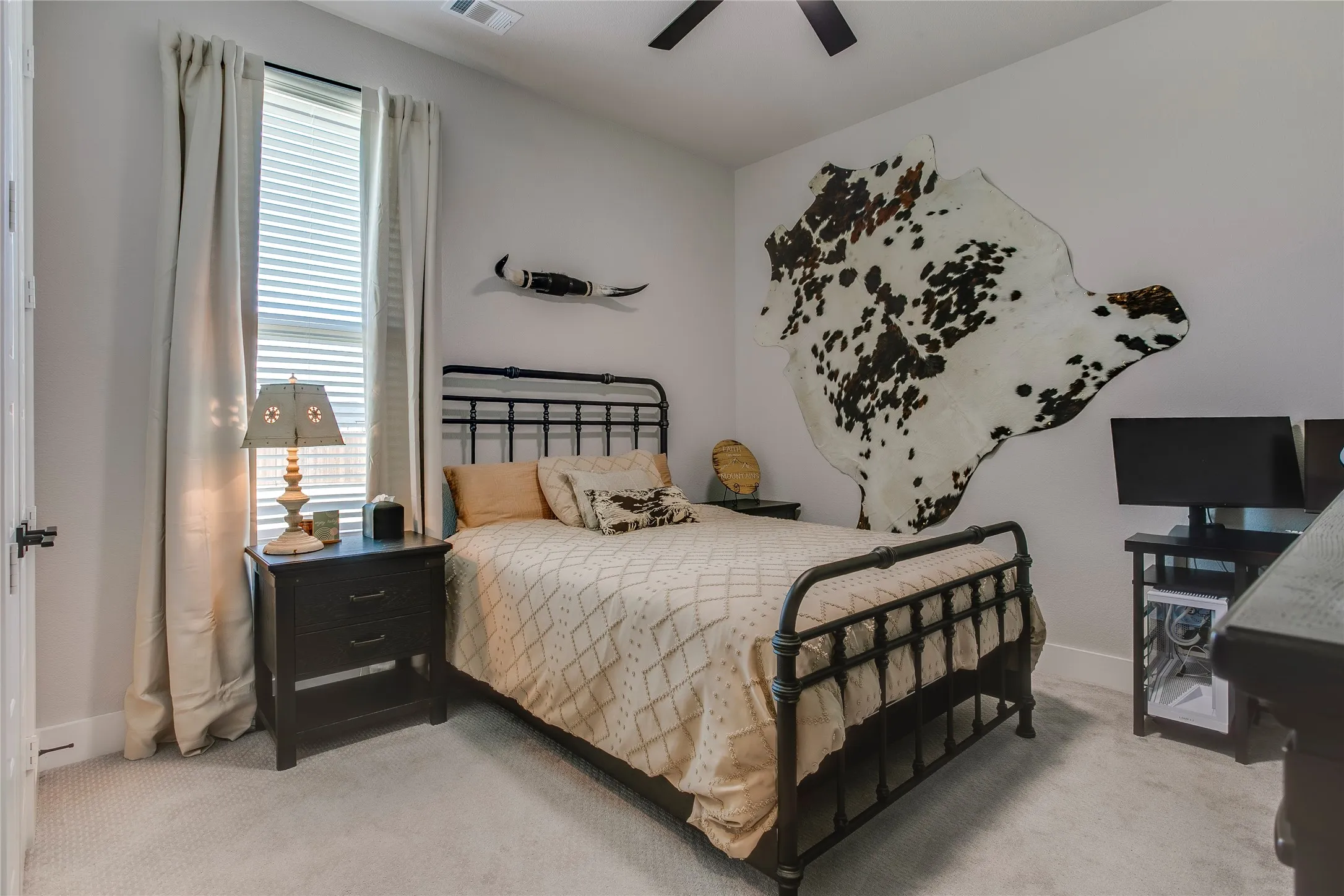 Single Family Residence For Sale in Ellis County , 1730 Blackfoot Parkway, Waxahachie, Texas 75165, 4 Bedroom, 3 Bathroom, 3 Garage spaces, 2,585 Sqft, built in 2024, mls#21390571, Real Estate Agent in Waxahachie, Homes For Sale in Ellis county, Homes For Sale in Waxahachie, Realtor in Waxahachie Texas, Real Estate Brokerage Independent Realty Texas, Luminita Cordes Realtor