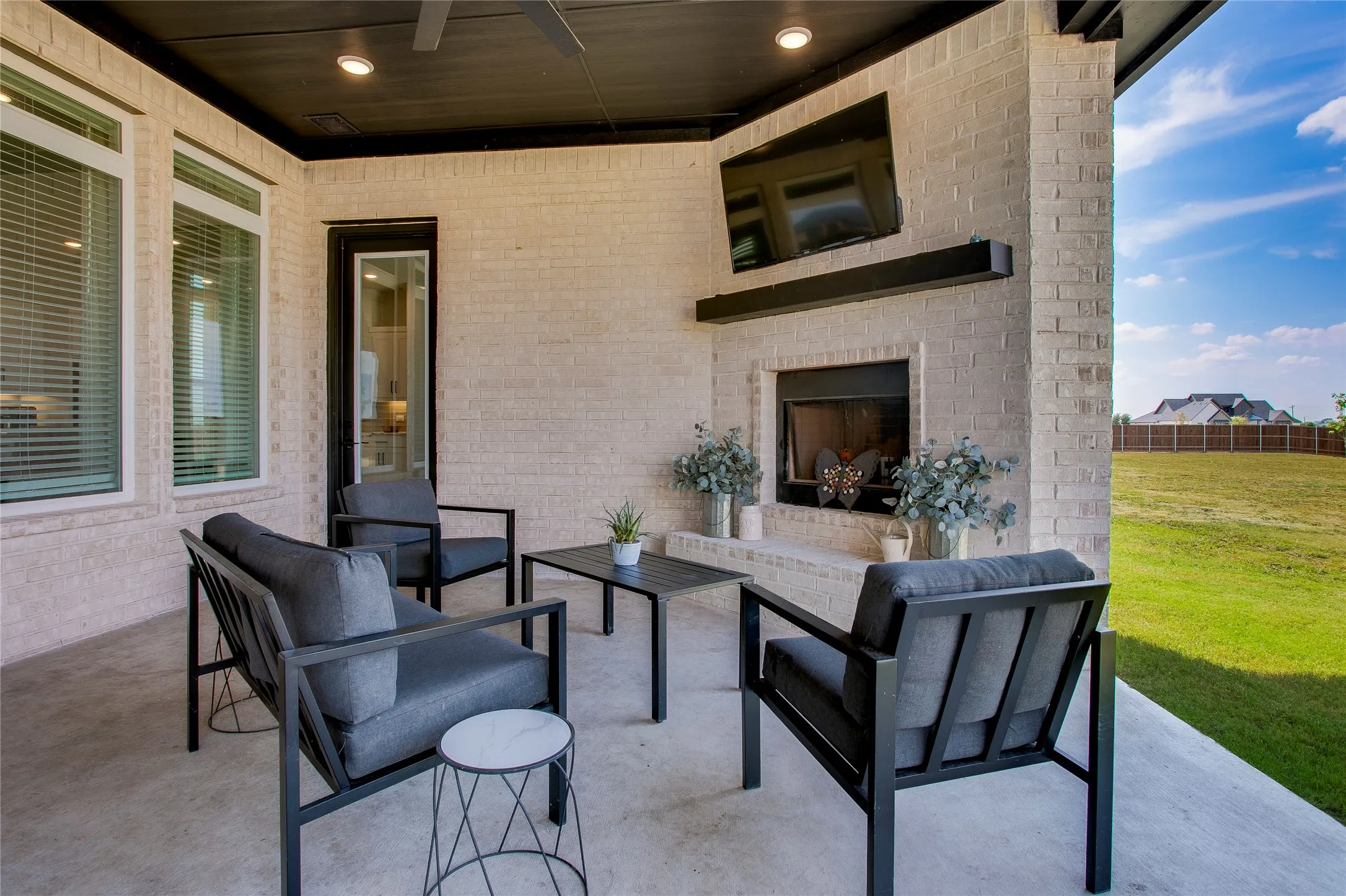 Single Family Residence For Sale in Ellis County , 1730 Blackfoot Parkway, Waxahachie, Texas 75165, 4 Bedroom, 3 Bathroom, 3 Garage spaces, 2,585 Sqft, built in 2024, mls#21390571, Real Estate Agent in Waxahachie, Homes For Sale in Ellis county, Homes For Sale in Waxahachie, Realtor in Waxahachie Texas, Real Estate Brokerage Independent Realty Texas, Luminita Cordes Realtor