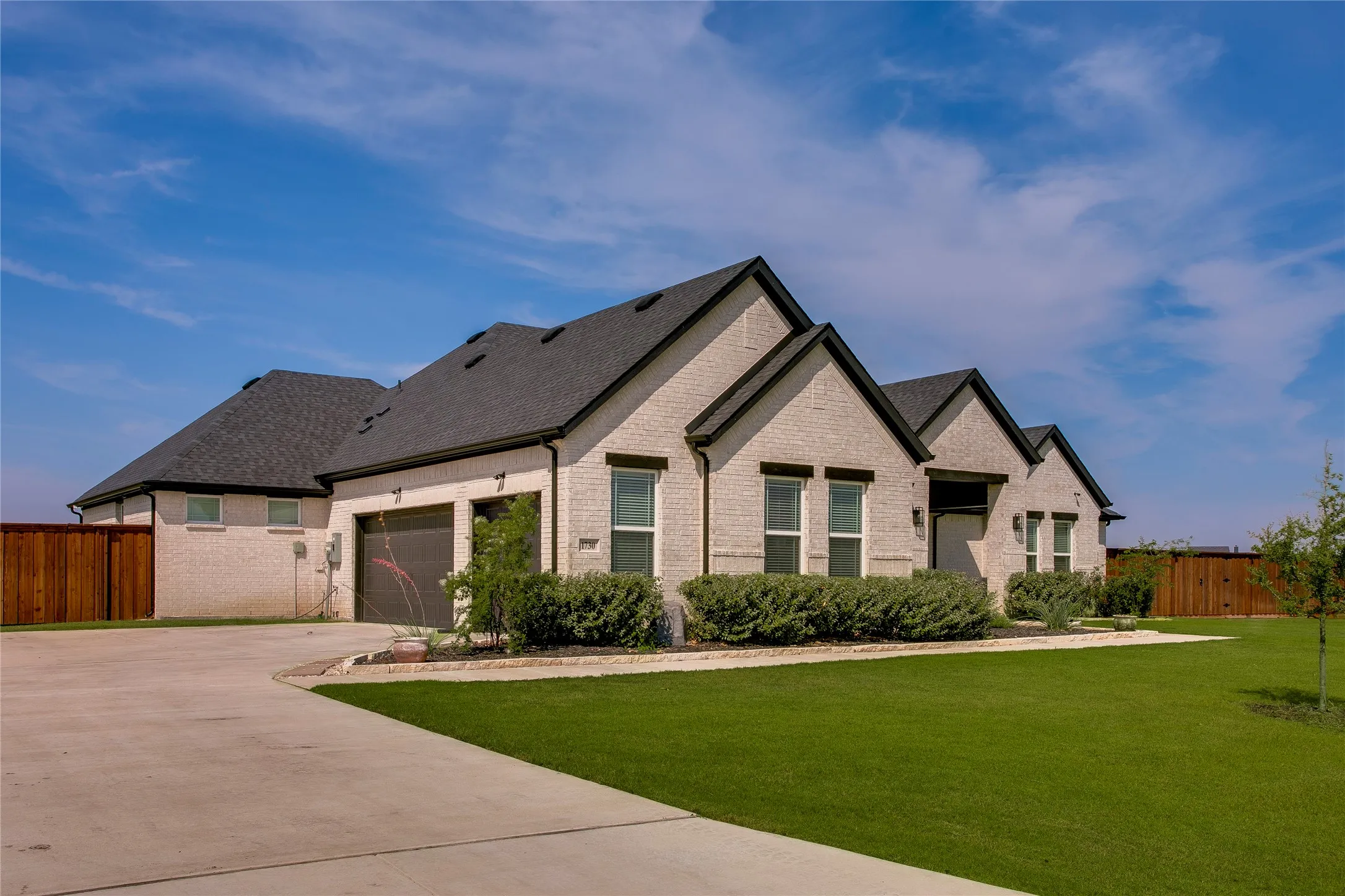 Single Family Residence For Sale in Ellis County , 1730 Blackfoot Parkway, Waxahachie, Texas 75165, 4 Bedroom, 3 Bathroom, 3 Garage spaces, 2,585 Sqft, built in 2024, mls#21390571, Real Estate Agent in Waxahachie, Homes For Sale in Ellis county, Homes For Sale in Waxahachie, Realtor in Waxahachie Texas, Real Estate Brokerage Independent Realty Texas, Luminita Cordes Realtor
