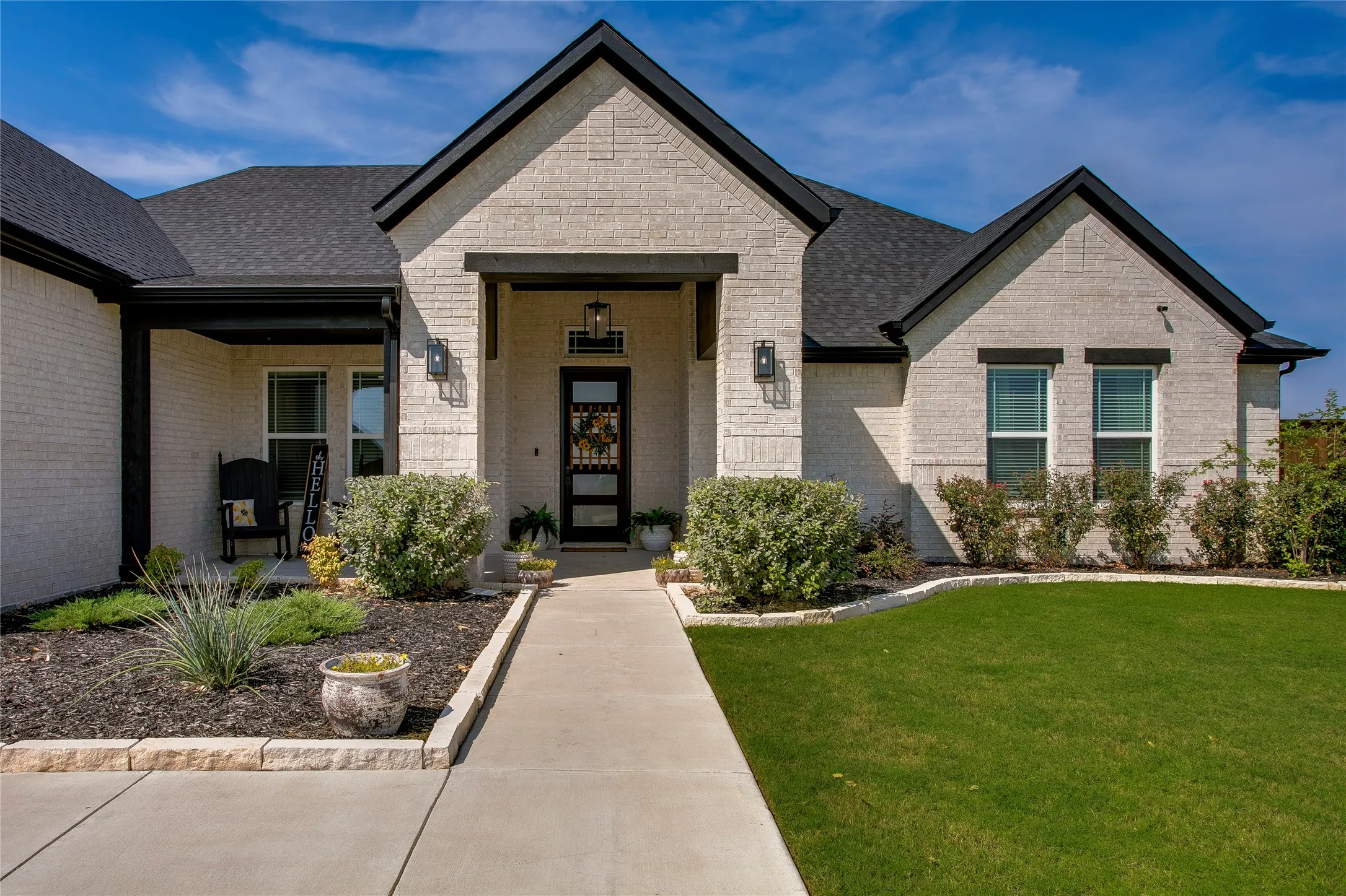 Single Family Residence For Sale in Ellis County , 1730 Blackfoot Parkway, Waxahachie, Texas 75165, 4 Bedroom, 3 Bathroom, 3 Garage spaces, 2,585 Sqft, built in 2024, mls#21390571, Real Estate Agent in Waxahachie, Homes For Sale in Ellis county, Homes For Sale in Waxahachie, Realtor in Waxahachie Texas, Real Estate Brokerage Independent Realty Texas, Luminita Cordes Realtor