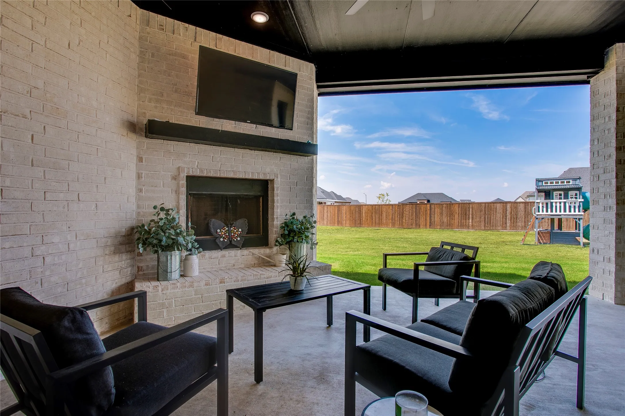 Single Family Residence For Sale in Ellis County , 1730 Blackfoot Parkway, Waxahachie, Texas 75165, 4 Bedroom, 3 Bathroom, 3 Garage spaces, 2,585 Sqft, built in 2024, mls#21390571, Real Estate Agent in Waxahachie, Homes For Sale in Ellis county, Homes For Sale in Waxahachie, Realtor in Waxahachie Texas, Real Estate Brokerage Independent Realty Texas, Luminita Cordes Realtor