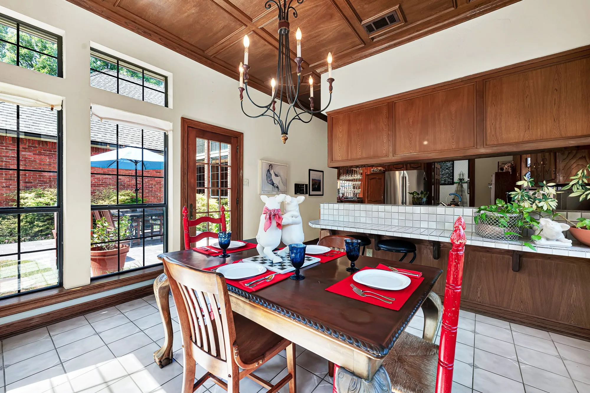 Eat-in kitchen