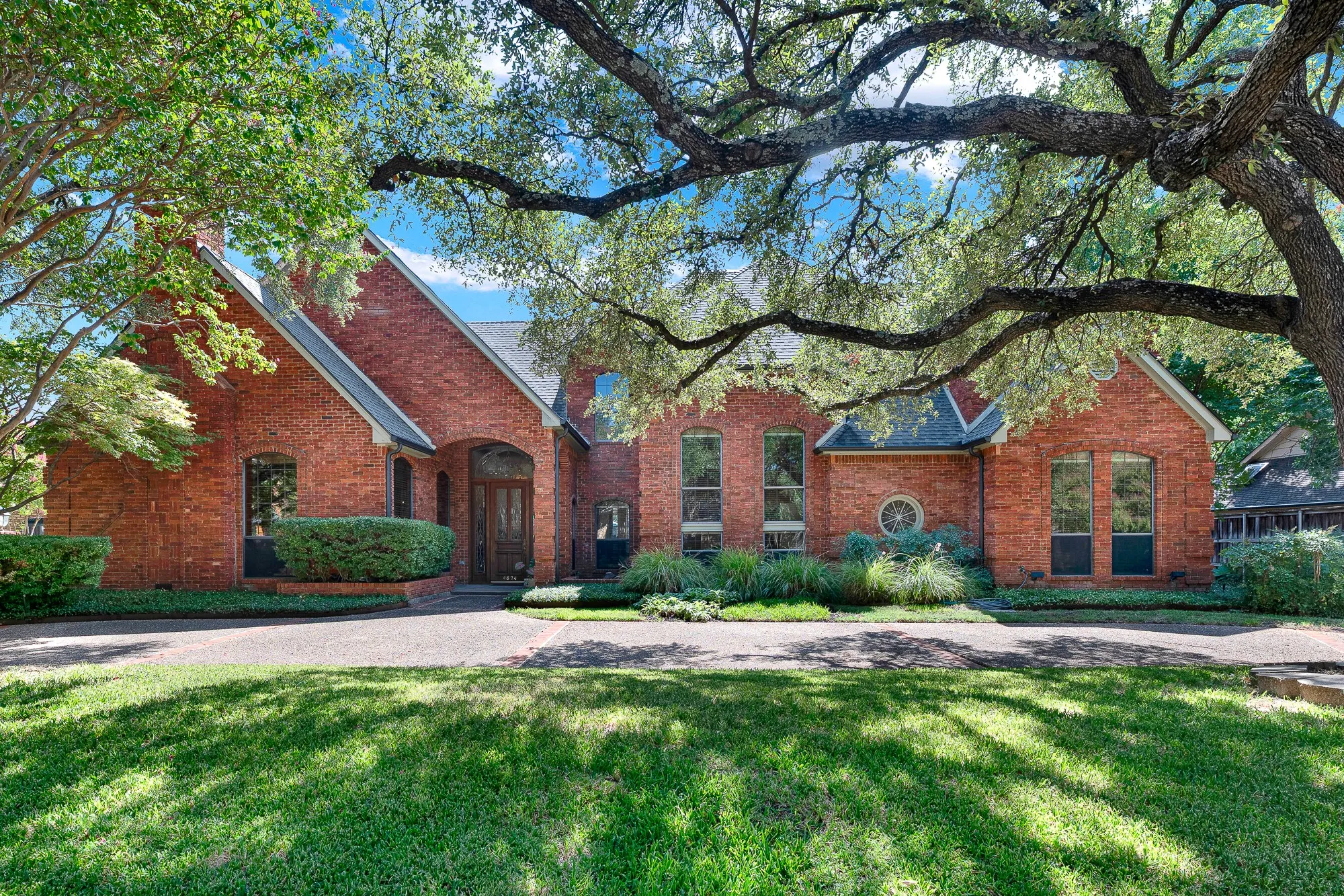 Welcome to 4824 Briargrove Lane!