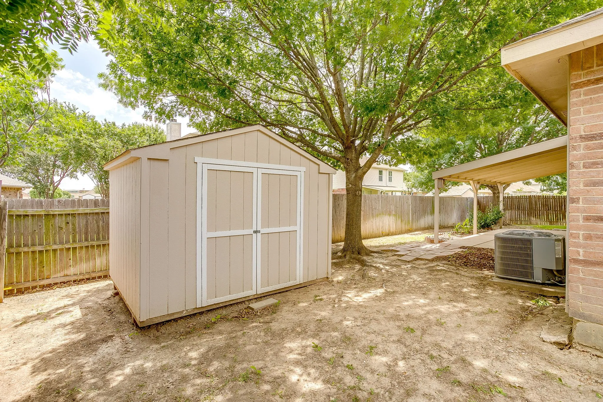 Single Family Residence For Sale in Johnson County , 1313 Lauren Drive, Burleson, Texas 76028, 3 Bedroom, 2 Bathroom, 2 Garage spaces, 1,771 Sqft, built in 2006, mls#21395673, Real Estate Agent in Burleson, Homes For Sale in Johnson county, Homes For Sale in Burleson, Realtor in Burleson Texas, Real Estate Brokerage Independent Realty Texas, Luminita Cordes Realtor