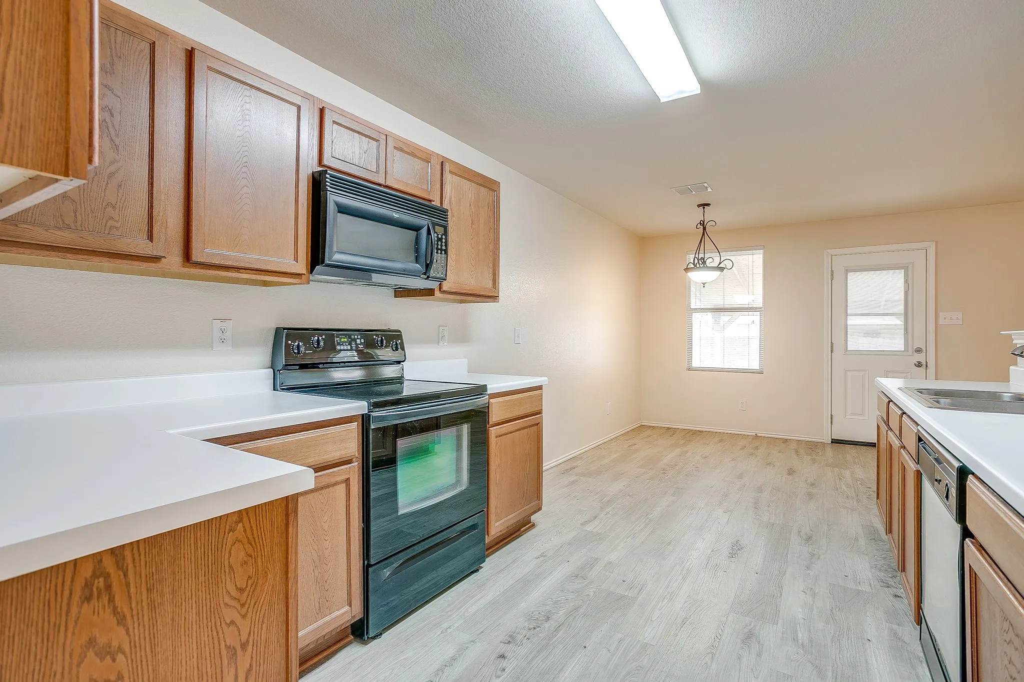 Single Family Residence For Sale in Johnson County , 1313 Lauren Drive, Burleson, Texas 76028, 3 Bedroom, 2 Bathroom, 2 Garage spaces, 1,771 Sqft, built in 2006, mls#21395673, Real Estate Agent in Burleson, Homes For Sale in Johnson county, Homes For Sale in Burleson, Realtor in Burleson Texas, Real Estate Brokerage Independent Realty Texas, Luminita Cordes Realtor