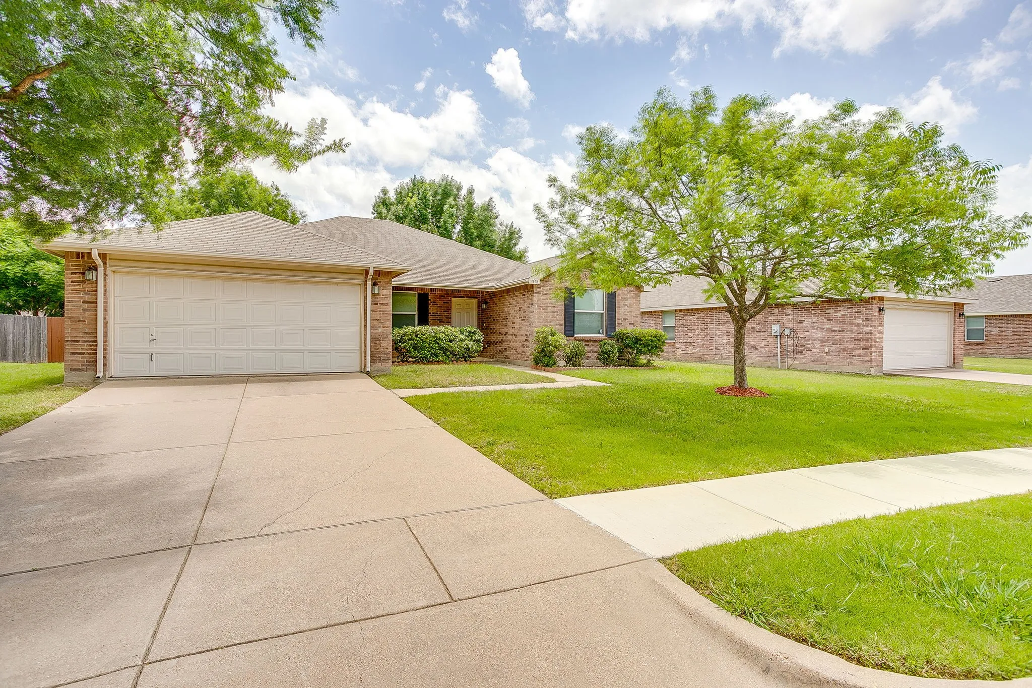 Single Family Residence For Sale in Johnson County , 1313 Lauren Drive, Burleson, Texas 76028, 3 Bedroom, 2 Bathroom, 2 Garage spaces, 1,771 Sqft, built in 2006, mls#21395673, Real Estate Agent in Burleson, Homes For Sale in Johnson county, Homes For Sale in Burleson, Realtor in Burleson Texas, Real Estate Brokerage Independent Realty Texas, Luminita Cordes Realtor