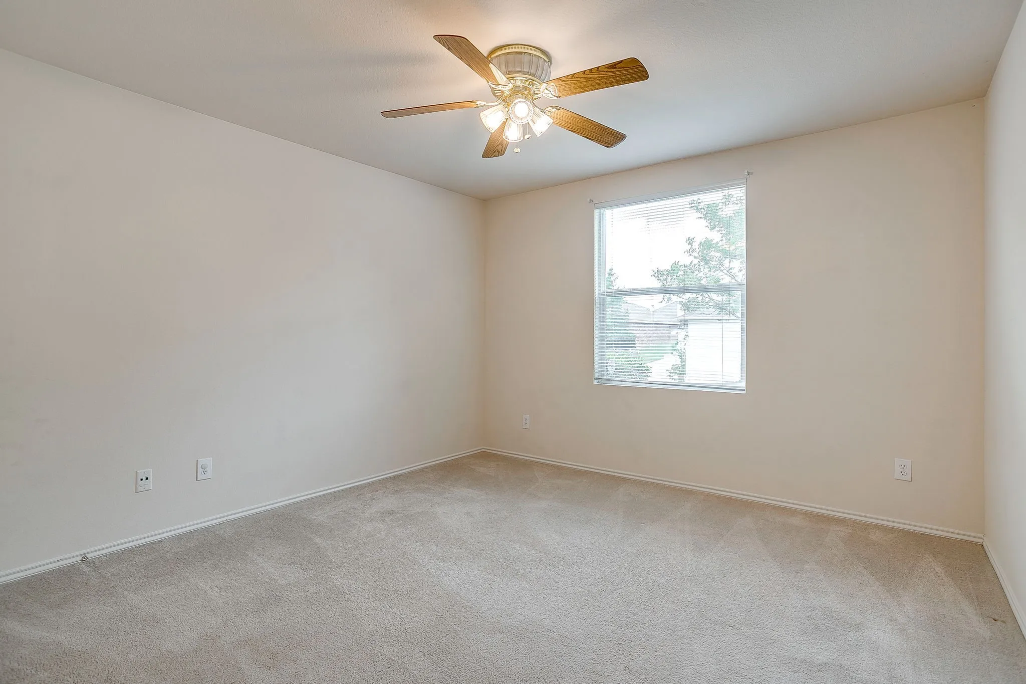 Single Family Residence For Sale in Johnson County , 1313 Lauren Drive, Burleson, Texas 76028, 3 Bedroom, 2 Bathroom, 2 Garage spaces, 1,771 Sqft, built in 2006, mls#21395673, Real Estate Agent in Burleson, Homes For Sale in Johnson county, Homes For Sale in Burleson, Realtor in Burleson Texas, Real Estate Brokerage Independent Realty Texas, Luminita Cordes Realtor