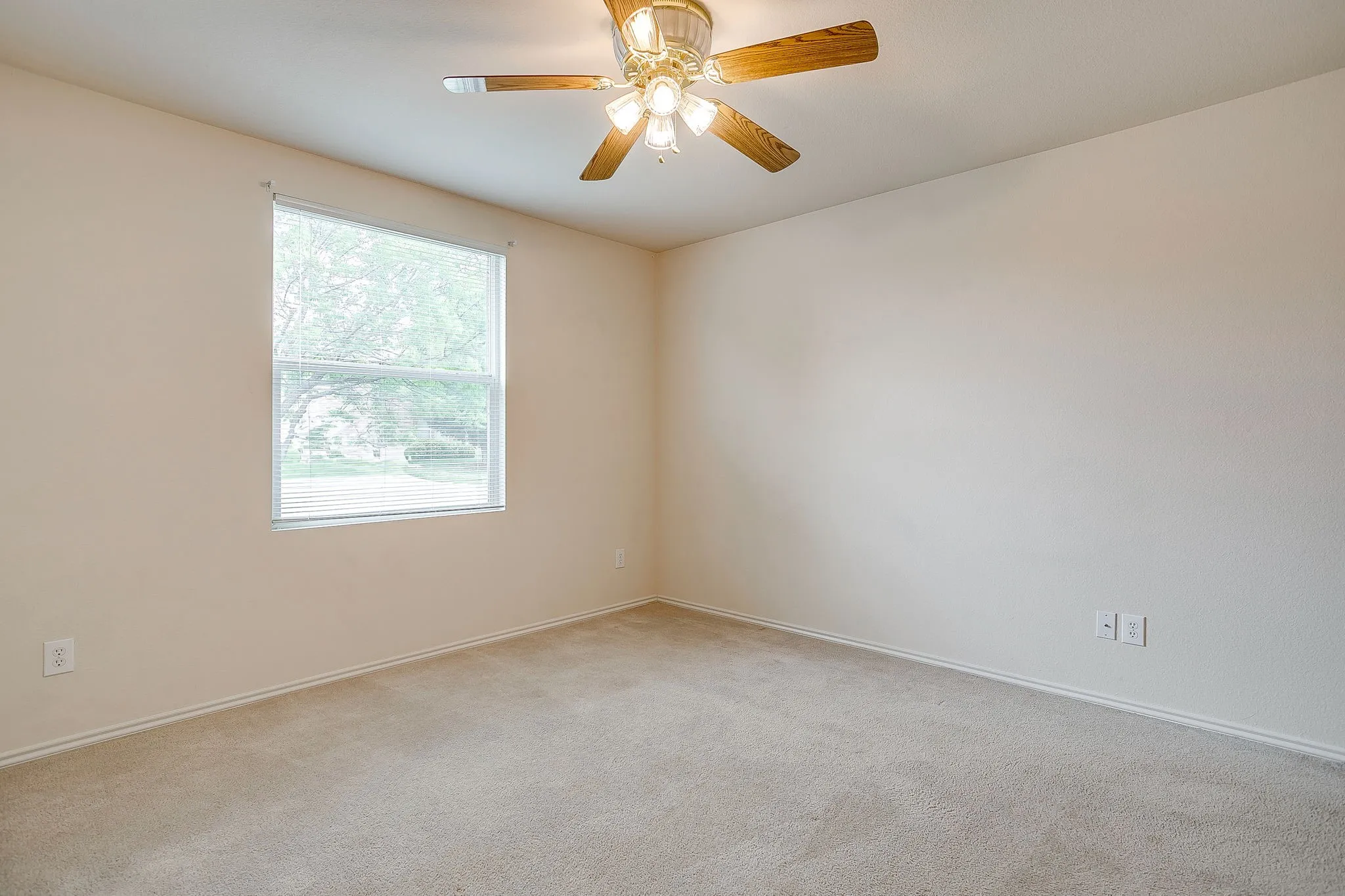 Single Family Residence For Sale in Johnson County , 1313 Lauren Drive, Burleson, Texas 76028, 3 Bedroom, 2 Bathroom, 2 Garage spaces, 1,771 Sqft, built in 2006, mls#21395673, Real Estate Agent in Burleson, Homes For Sale in Johnson county, Homes For Sale in Burleson, Realtor in Burleson Texas, Real Estate Brokerage Independent Realty Texas, Luminita Cordes Realtor