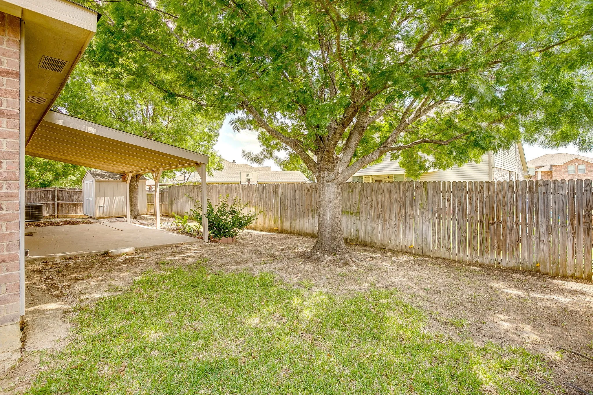 Single Family Residence For Sale in Johnson County , 1313 Lauren Drive, Burleson, Texas 76028, 3 Bedroom, 2 Bathroom, 2 Garage spaces, 1,771 Sqft, built in 2006, mls#21395673, Real Estate Agent in Burleson, Homes For Sale in Johnson county, Homes For Sale in Burleson, Realtor in Burleson Texas, Real Estate Brokerage Independent Realty Texas, Luminita Cordes Realtor