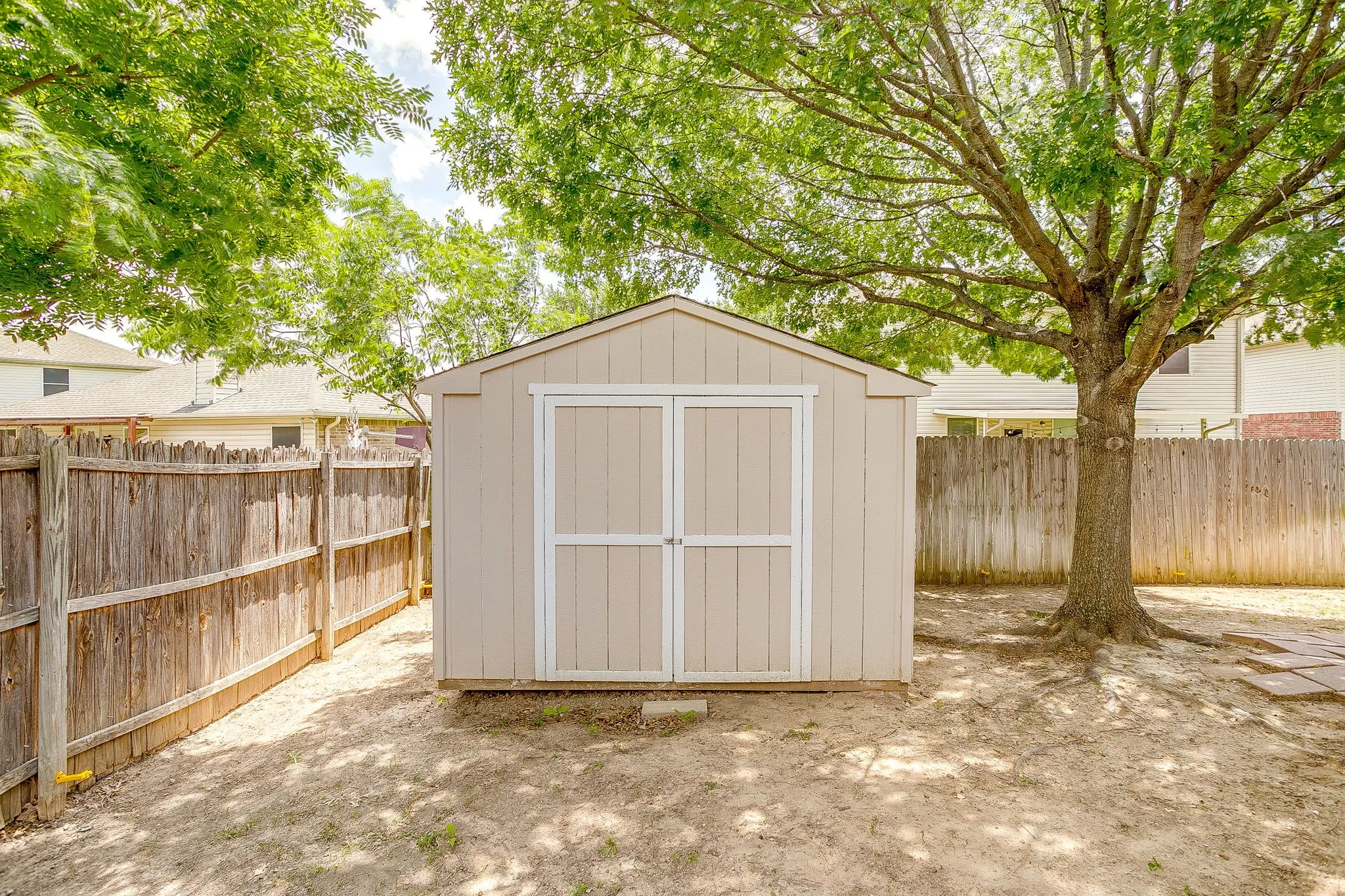 Single Family Residence For Sale in Johnson County , 1313 Lauren Drive, Burleson, Texas 76028, 3 Bedroom, 2 Bathroom, 2 Garage spaces, 1,771 Sqft, built in 2006, mls#21395673, Real Estate Agent in Burleson, Homes For Sale in Johnson county, Homes For Sale in Burleson, Realtor in Burleson Texas, Real Estate Brokerage Independent Realty Texas, Luminita Cordes Realtor