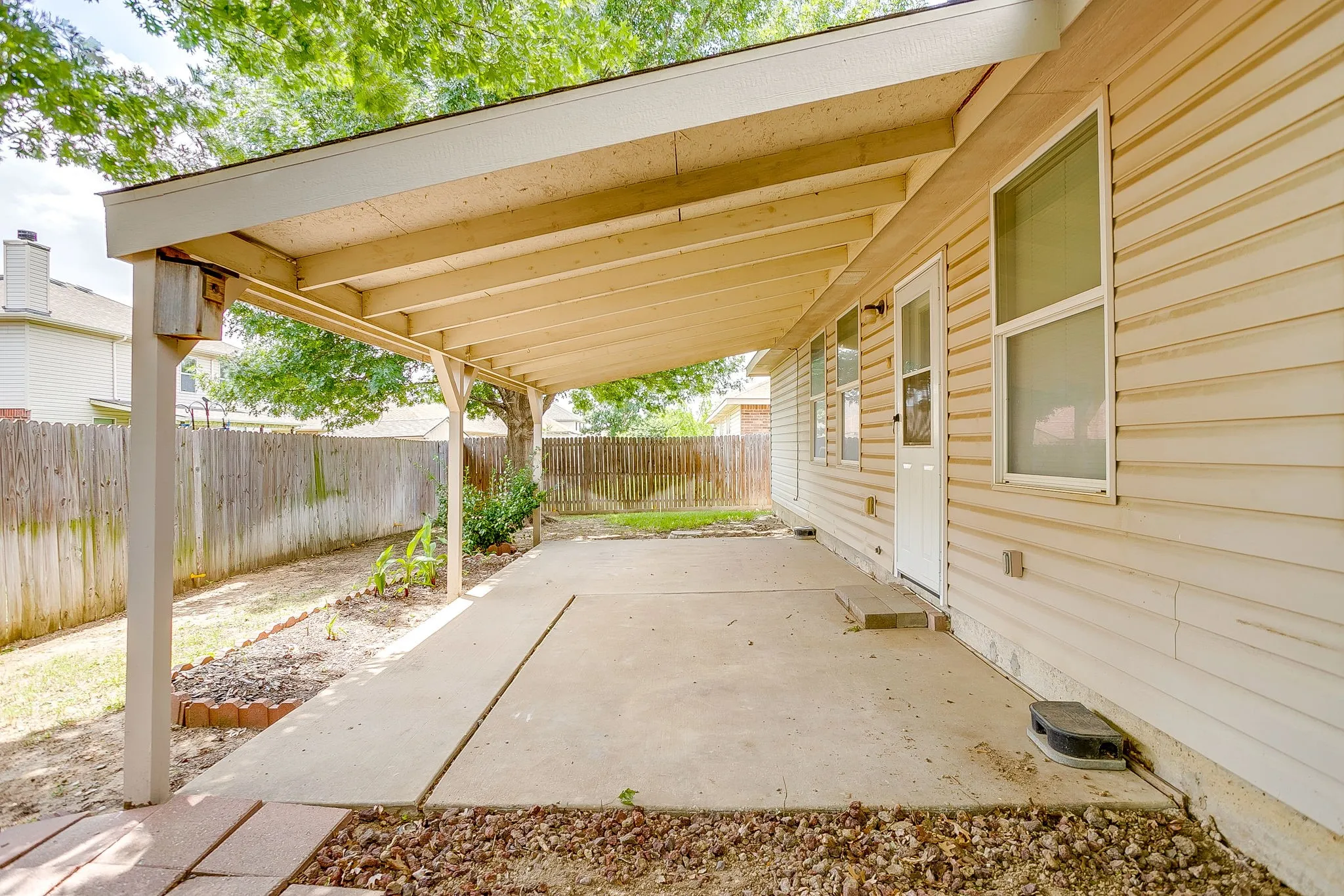 Single Family Residence For Sale in Johnson County , 1313 Lauren Drive, Burleson, Texas 76028, 3 Bedroom, 2 Bathroom, 2 Garage spaces, 1,771 Sqft, built in 2006, mls#21395673, Real Estate Agent in Burleson, Homes For Sale in Johnson county, Homes For Sale in Burleson, Realtor in Burleson Texas, Real Estate Brokerage Independent Realty Texas, Luminita Cordes Realtor