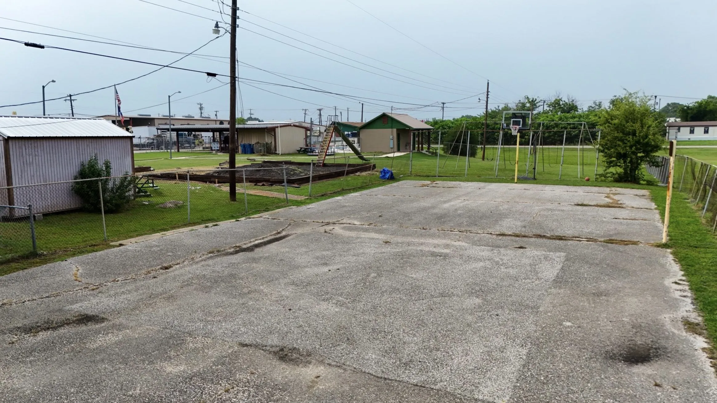 Single Family Residence For Sale in Henderson County , 235 Wildwind Street, Gun Barrel City, Texas 75156, 3 Bedroom, 2 Bathroom, Garage spaces, 1,410 Sqft, built in 1993, mls#21395689, Real Estate Agent in Gun Barrel City, Homes For Sale in Henderson county, Homes For Sale in Gun Barrel City, Realtor in Gun Barrel City Texas, Real Estate Brokerage Independent Realty Texas, Luminita Cordes Realtor