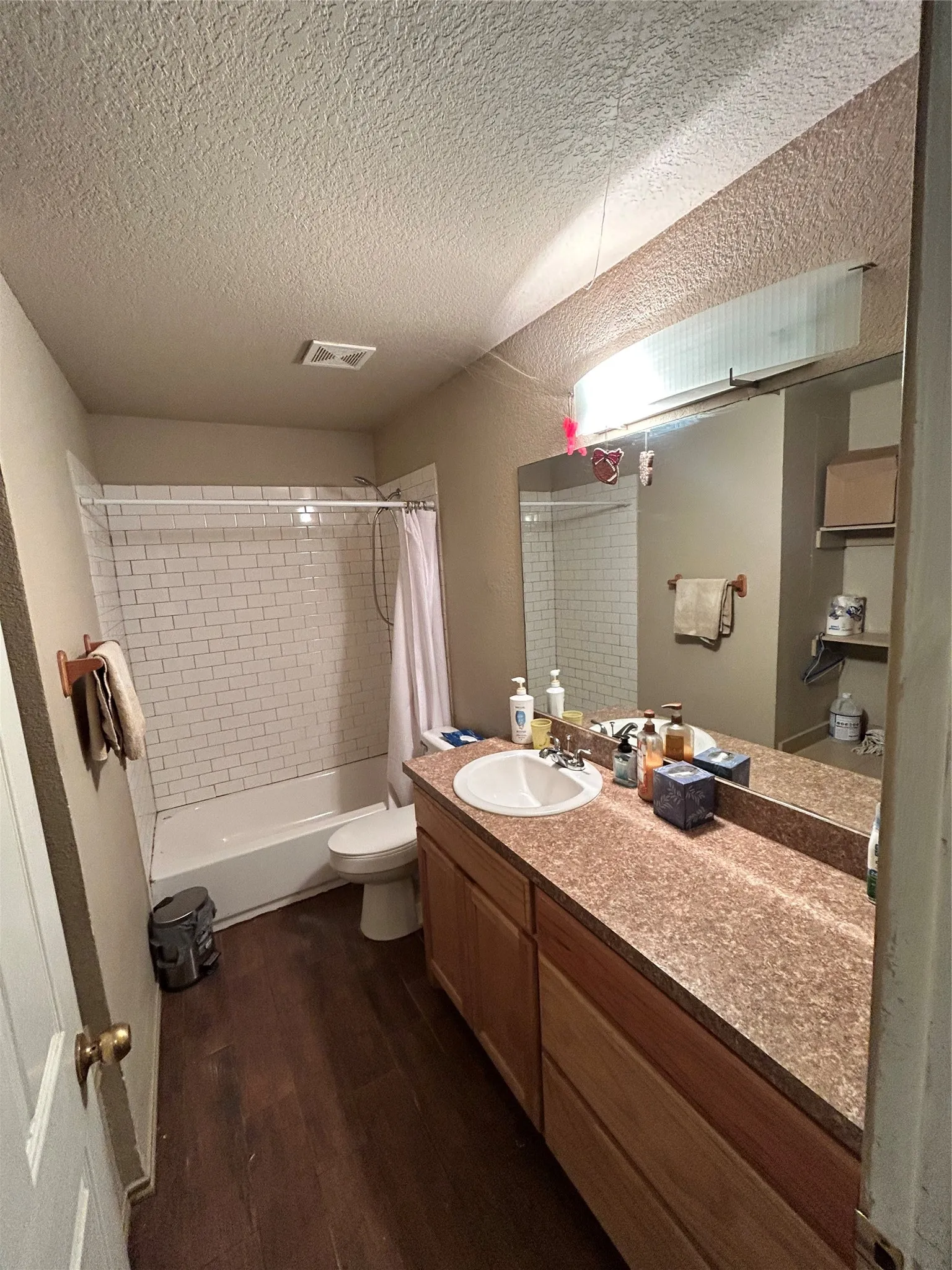 Single Family Residence For Sale in Henderson County , 235 Wildwind Street, Gun Barrel City, Texas 75156, 3 Bedroom, 2 Bathroom, Garage spaces, 1,410 Sqft, built in 1993, mls#21395689, Real Estate Agent in Gun Barrel City, Homes For Sale in Henderson county, Homes For Sale in Gun Barrel City, Realtor in Gun Barrel City Texas, Real Estate Brokerage Independent Realty Texas, Luminita Cordes Realtor