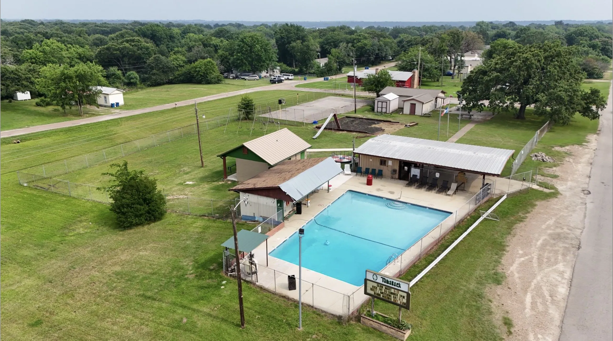 Single Family Residence For Sale in Henderson County , 235 Wildwind Street, Gun Barrel City, Texas 75156, 3 Bedroom, 2 Bathroom, Garage spaces, 1,410 Sqft, built in 1993, mls#21395689, Real Estate Agent in Gun Barrel City, Homes For Sale in Henderson county, Homes For Sale in Gun Barrel City, Realtor in Gun Barrel City Texas, Real Estate Brokerage Independent Realty Texas, Luminita Cordes Realtor