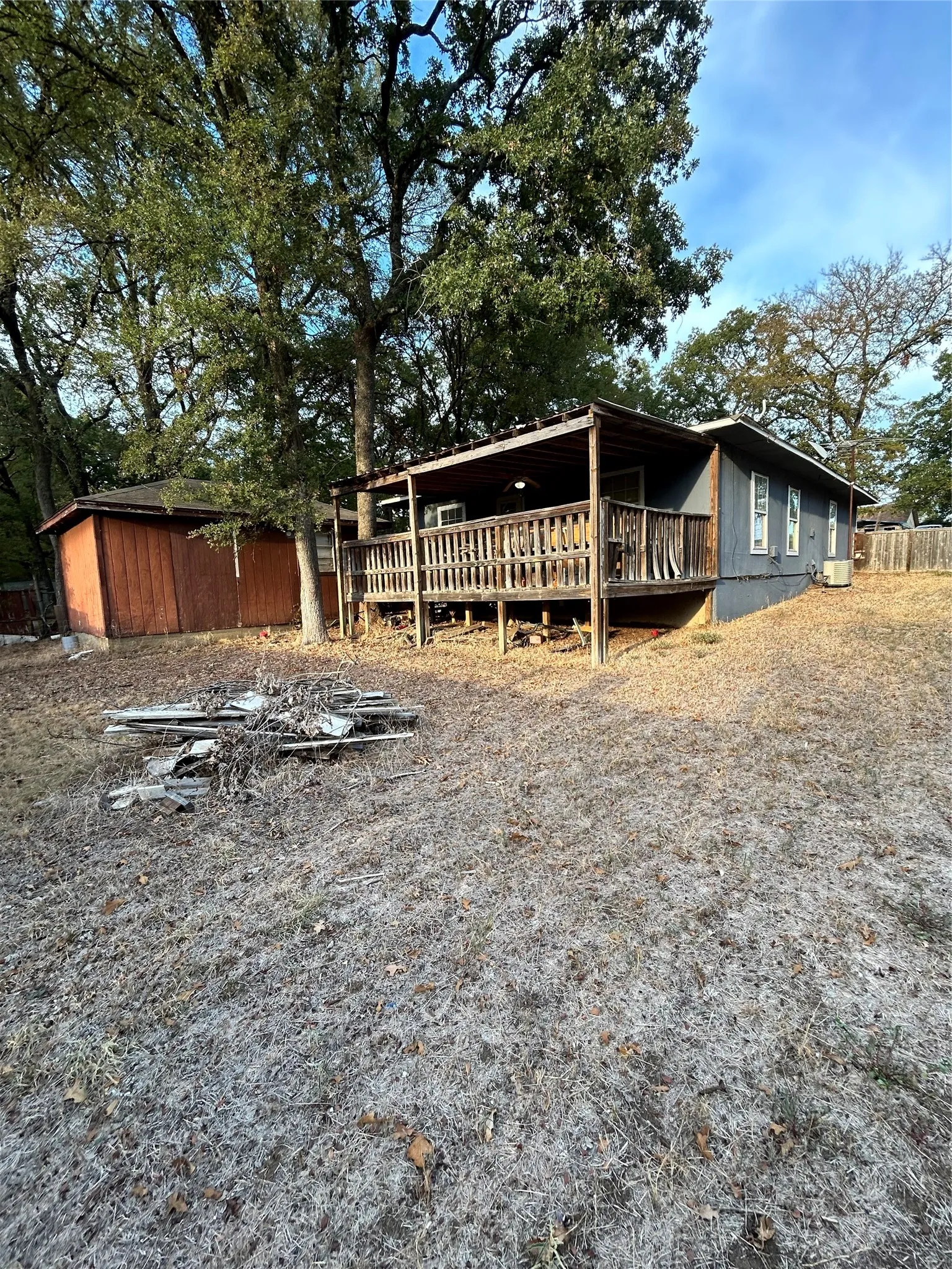Single Family Residence For Sale in Henderson County , 235 Wildwind Street, Gun Barrel City, Texas 75156, 3 Bedroom, 2 Bathroom, Garage spaces, 1,410 Sqft, built in 1993, mls#21395689, Real Estate Agent in Gun Barrel City, Homes For Sale in Henderson county, Homes For Sale in Gun Barrel City, Realtor in Gun Barrel City Texas, Real Estate Brokerage Independent Realty Texas, Luminita Cordes Realtor