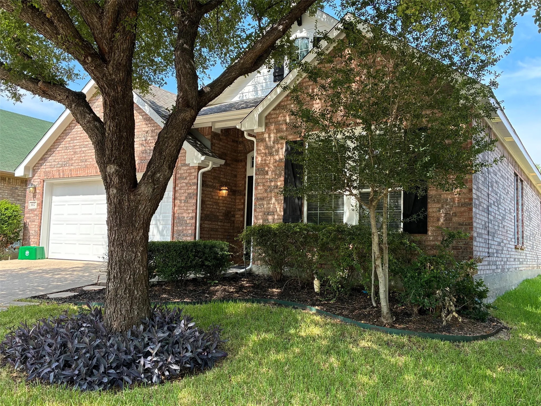 Single Family Residence For Rent in Dallas County , 812 Ridge Point Drive, Grand Prairie, Texas 75052, 3 Bedroom, 2 Bathroom, 2 Garage spaces, 2,260 Sqft, built in 2005, mls#21394673, Real Estate Agent in Grand Prairie, Homes For Rent in Dallas county, Homes For Rent in Grand Prairie, Realtor in Grand Prairie Texas, Real Estate Brokerage Independent Realty Texas, Luminita Cordes Realtor