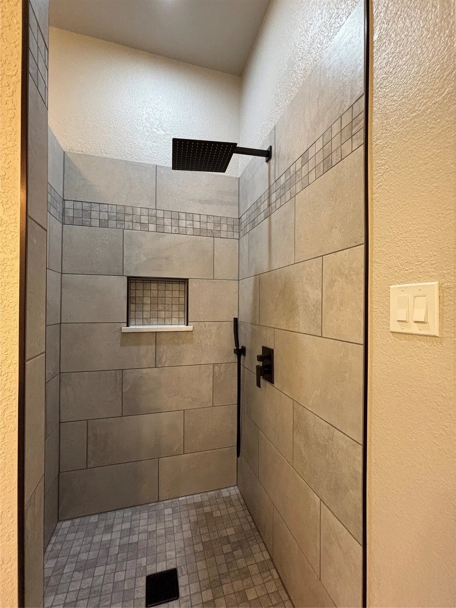Single Family Residence For Rent in Dallas County , 812 Ridge Point Drive, Grand Prairie, Texas 75052, 3 Bedroom, 2 Bathroom, 2 Garage spaces, 2,260 Sqft, built in 2005, mls#21394673, Real Estate Agent in Grand Prairie, Homes For Rent in Dallas county, Homes For Rent in Grand Prairie, Realtor in Grand Prairie Texas, Real Estate Brokerage Independent Realty Texas, Luminita Cordes Realtor