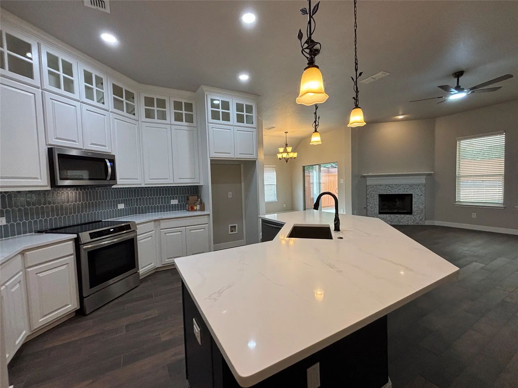 Single Family Residence For Rent in Dallas County , 812 Ridge Point Drive, Grand Prairie, Texas 75052, 3 Bedroom, 2 Bathroom, 2 Garage spaces, 2,260 Sqft, built in 2005, mls#21394673, Real Estate Agent in Grand Prairie, Homes For Rent in Dallas county, Homes For Rent in Grand Prairie, Realtor in Grand Prairie Texas, Real Estate Brokerage Independent Realty Texas, Luminita Cordes Realtor