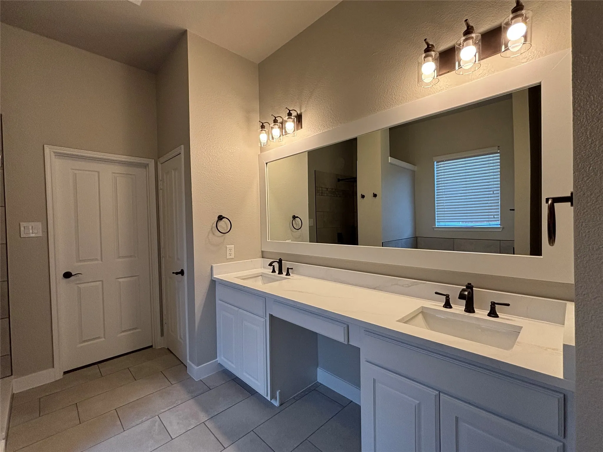 Single Family Residence For Rent in Dallas County , 812 Ridge Point Drive, Grand Prairie, Texas 75052, 3 Bedroom, 2 Bathroom, 2 Garage spaces, 2,260 Sqft, built in 2005, mls#21394673, Real Estate Agent in Grand Prairie, Homes For Rent in Dallas county, Homes For Rent in Grand Prairie, Realtor in Grand Prairie Texas, Real Estate Brokerage Independent Realty Texas, Luminita Cordes Realtor