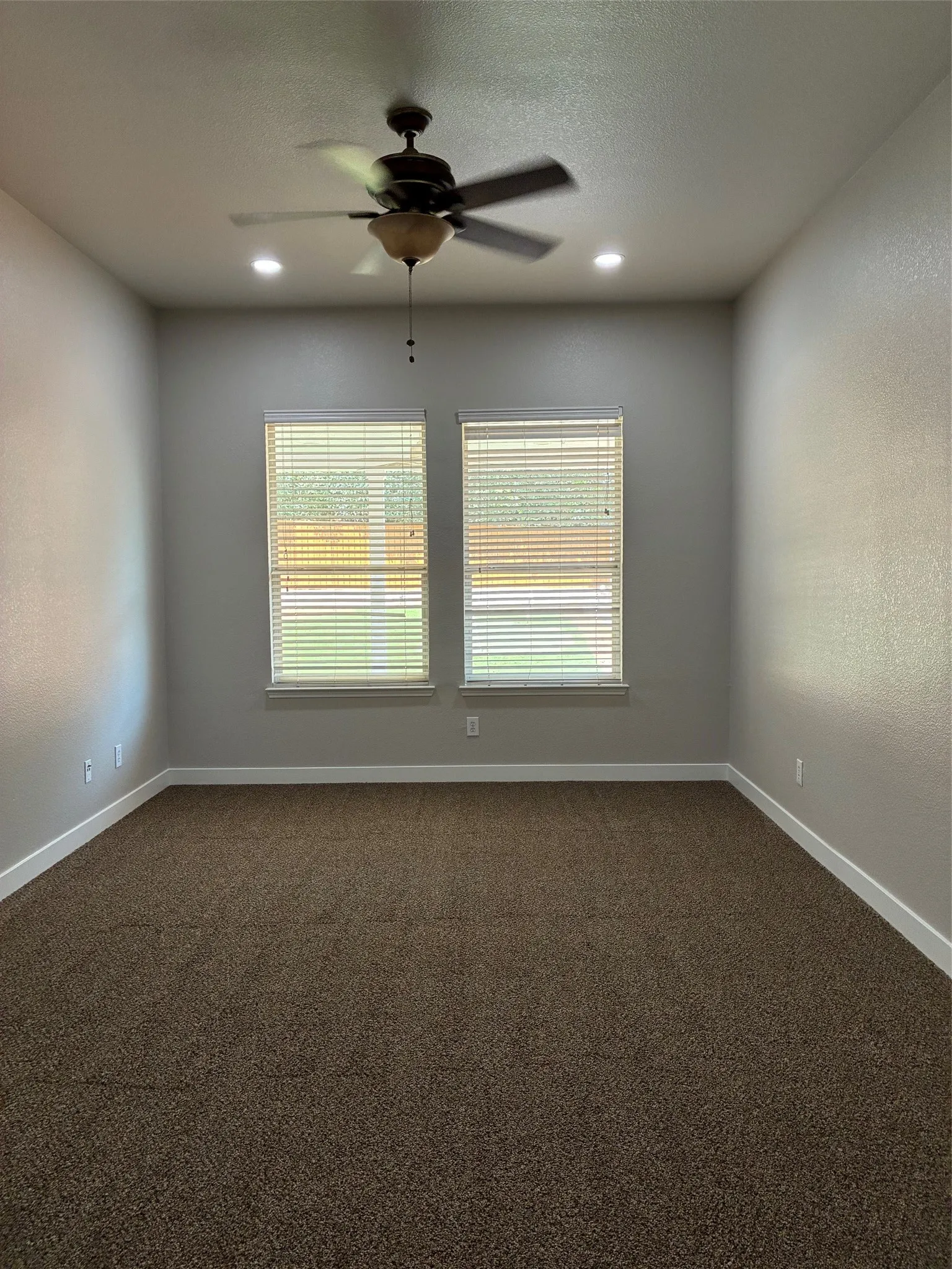 Single Family Residence For Rent in Dallas County , 812 Ridge Point Drive, Grand Prairie, Texas 75052, 3 Bedroom, 2 Bathroom, 2 Garage spaces, 2,260 Sqft, built in 2005, mls#21394673, Real Estate Agent in Grand Prairie, Homes For Rent in Dallas county, Homes For Rent in Grand Prairie, Realtor in Grand Prairie Texas, Real Estate Brokerage Independent Realty Texas, Luminita Cordes Realtor