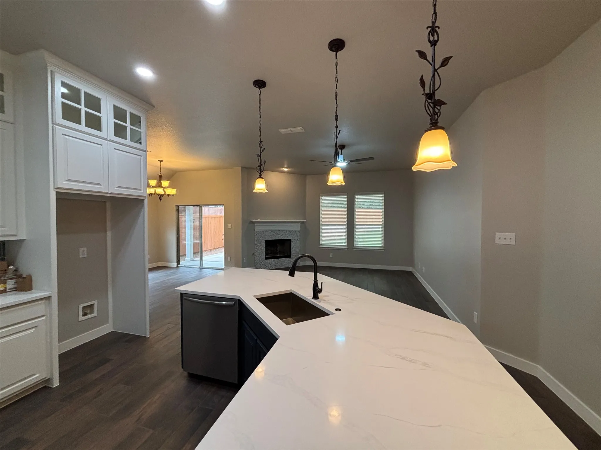Single Family Residence For Rent in Dallas County , 812 Ridge Point Drive, Grand Prairie, Texas 75052, 3 Bedroom, 2 Bathroom, 2 Garage spaces, 2,260 Sqft, built in 2005, mls#21394673, Real Estate Agent in Grand Prairie, Homes For Rent in Dallas county, Homes For Rent in Grand Prairie, Realtor in Grand Prairie Texas, Real Estate Brokerage Independent Realty Texas, Luminita Cordes Realtor