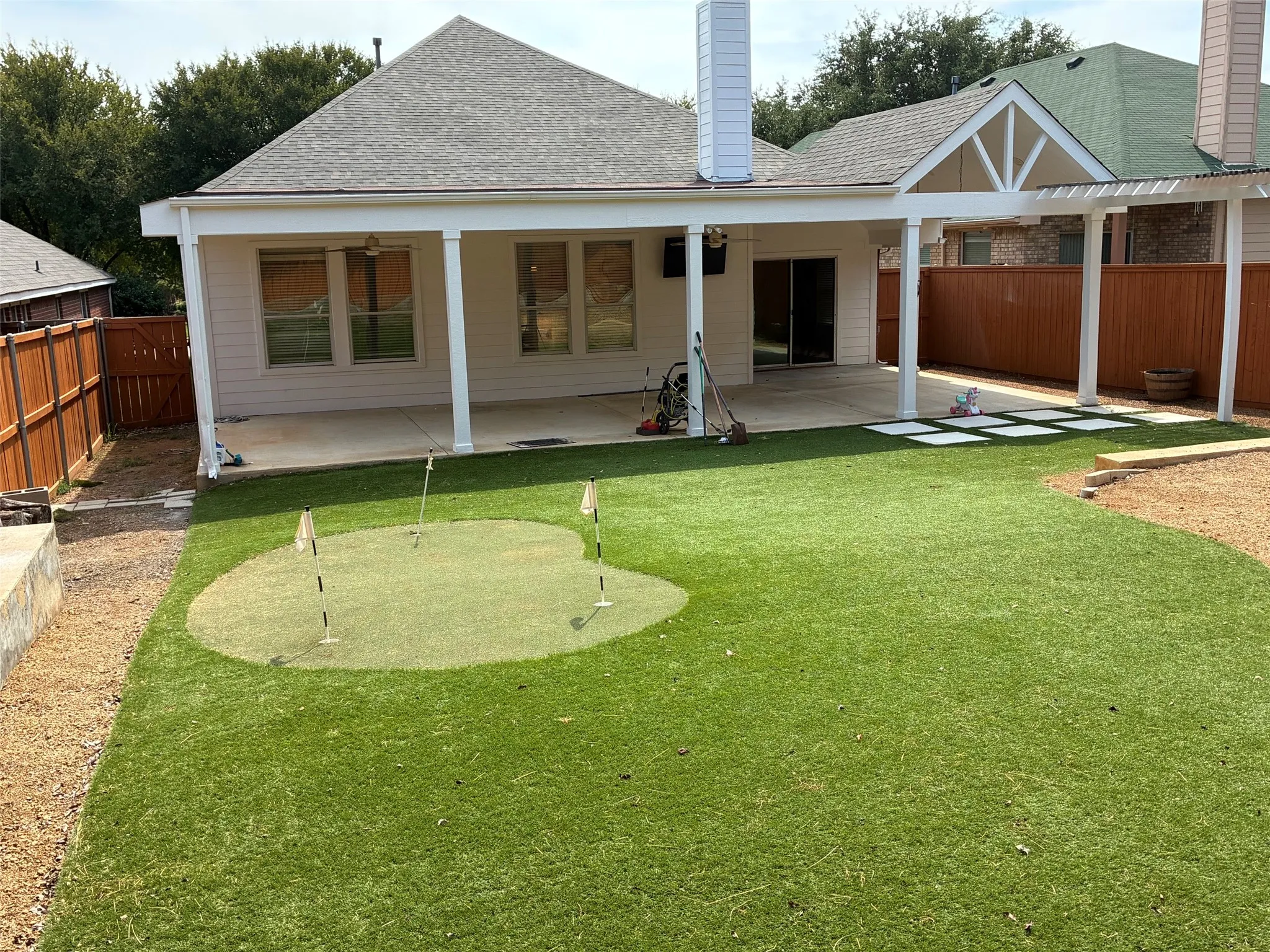 Single Family Residence For Rent in Dallas County , 812 Ridge Point Drive, Grand Prairie, Texas 75052, 3 Bedroom, 2 Bathroom, 2 Garage spaces, 2,260 Sqft, built in 2005, mls#21394673, Real Estate Agent in Grand Prairie, Homes For Rent in Dallas county, Homes For Rent in Grand Prairie, Realtor in Grand Prairie Texas, Real Estate Brokerage Independent Realty Texas, Luminita Cordes Realtor