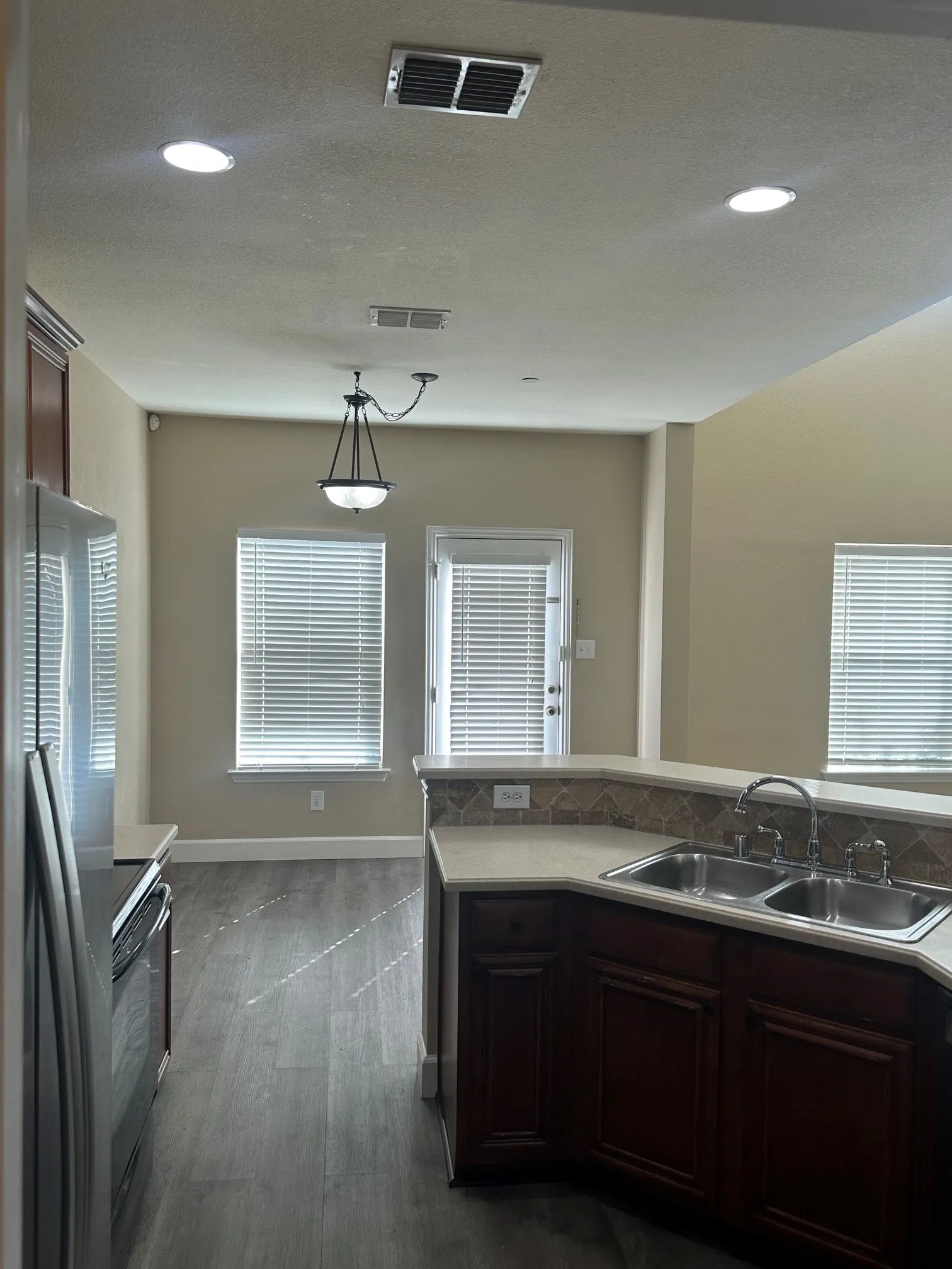 Townhouse For Rent in Collin County , 8720 Bigelow Drive, Plano, Texas 75024, 2 Bedroom, 3 Bathroom, 2 Garage spaces, 1,398 Sqft, built in 2006, mls#21395706, Real Estate Agent in Plano, Homes For Rent in Collin county, Homes For Rent in Plano, Realtor in Plano Texas, Real Estate Brokerage Independent Realty Texas, Luminita Cordes Realtor