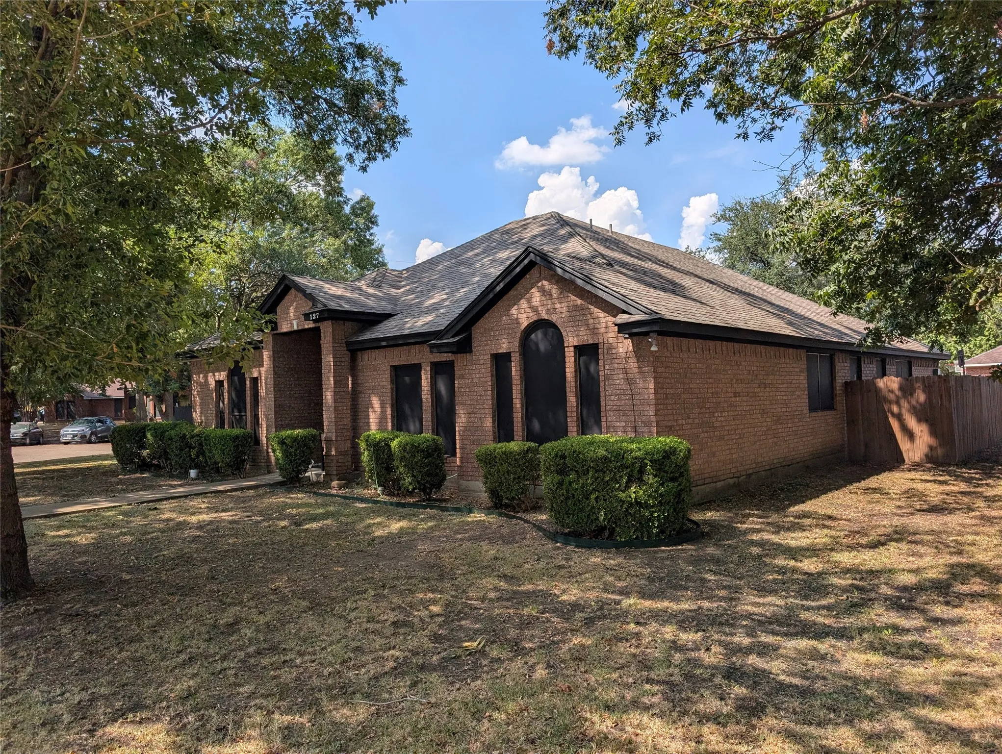 Single Family Residence For Sale in Dallas County , 127 Pecan Grove, Lancaster, Texas 75146, 4 Bedroom, 2 Bathroom, 2 Garage spaces, 2,159 Sqft, built in 1992, mls#21395693, Real Estate Agent in Lancaster, Homes For Sale in Dallas county, Homes For Sale in Lancaster, Realtor in Lancaster Texas, Real Estate Brokerage Independent Realty Texas, Luminita Cordes Realtor