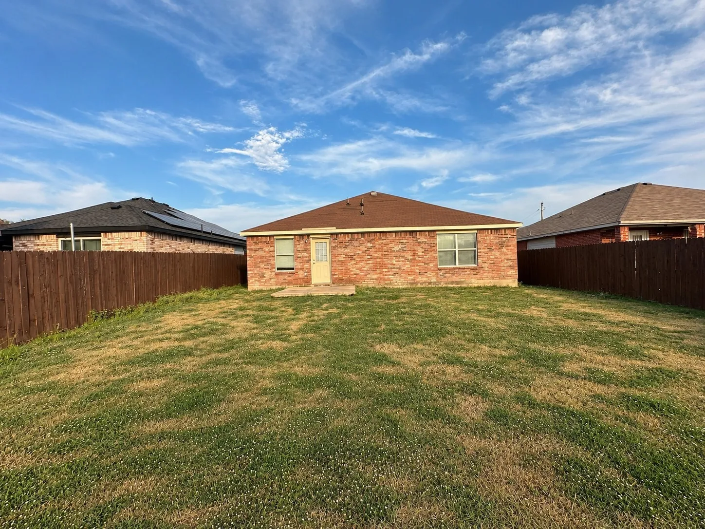 Single Family Residence For Rent in Dallas County , 1105 Riley Drive, Garland, Texas 75040, 3 Bedroom, 2 Bathroom, 2 Garage spaces, 1,518 Sqft, built in 2006, mls#21394874, Real Estate Agent in Garland, Homes For Rent in Dallas county, Homes For Rent in Garland, Realtor in Garland Texas, Real Estate Brokerage Independent Realty Texas, Luminita Cordes Realtor