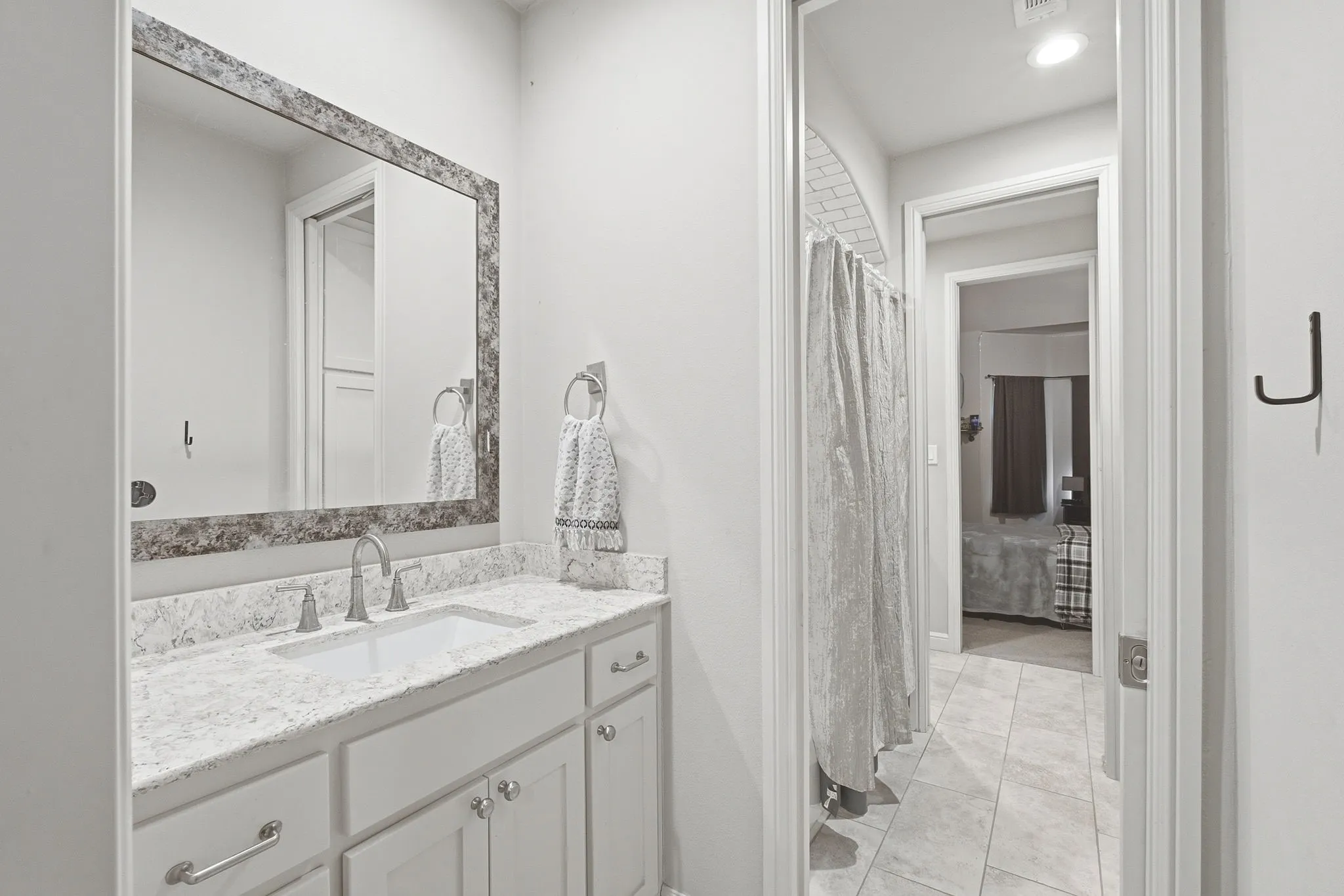 Single Family Residence For Sale in Hunt County , 3857 County Road 2156, Caddo Mills, Texas 75135, 4 Bedroom, 4 Bathroom, 2 Garage spaces, 2,798 Sqft, built in 2017, mls#21382582, Real Estate Agent in Caddo Mills, Homes For Sale in Hunt county, Homes For Sale in Caddo Mills, Realtor in Caddo Mills Texas, Real Estate Brokerage Independent Realty Texas, Luminita Cordes Realtor