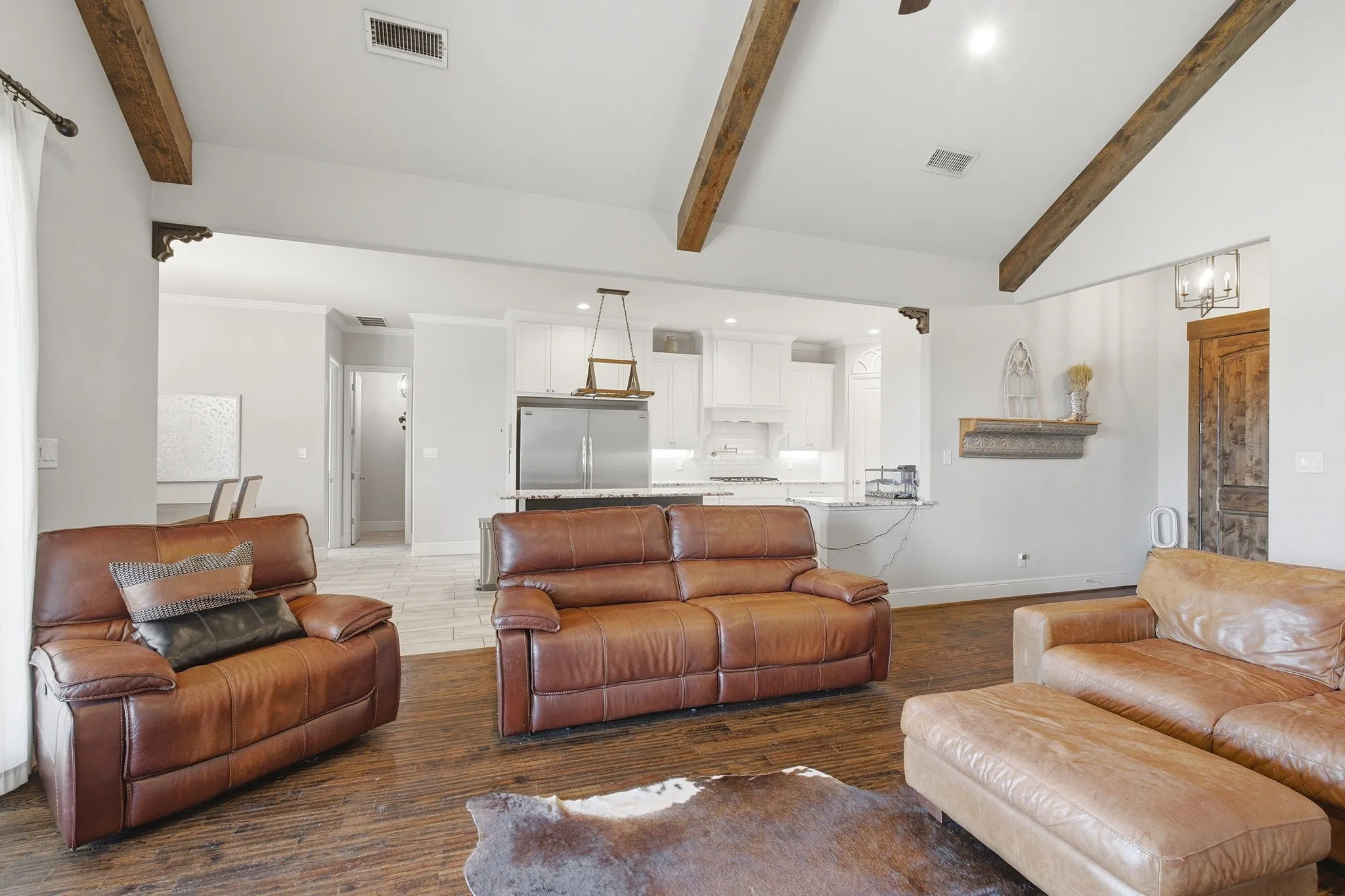 Single Family Residence For Sale in Hunt County , 3857 County Road 2156, Caddo Mills, Texas 75135, 4 Bedroom, 4 Bathroom, 2 Garage spaces, 2,798 Sqft, built in 2017, mls#21382582, Real Estate Agent in Caddo Mills, Homes For Sale in Hunt county, Homes For Sale in Caddo Mills, Realtor in Caddo Mills Texas, Real Estate Brokerage Independent Realty Texas, Luminita Cordes Realtor