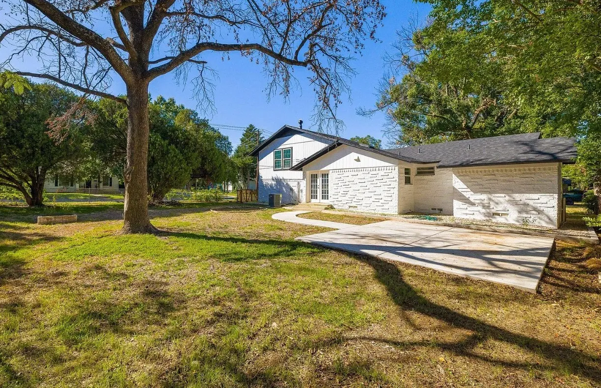 Single Family Residence For Rent in Tarrant County , 1324 Killian Drive, Arlington, Texas 76013, 3 Bedroom, 2 Bathroom, 2 Garage spaces, 1,834 Sqft, built in 1955, mls#21395713, Real Estate Agent in Arlington, Homes For Rent in Tarrant county, Homes For Rent in Arlington, Realtor in Arlington Texas, Real Estate Brokerage Independent Realty Texas, Luminita Cordes Realtor