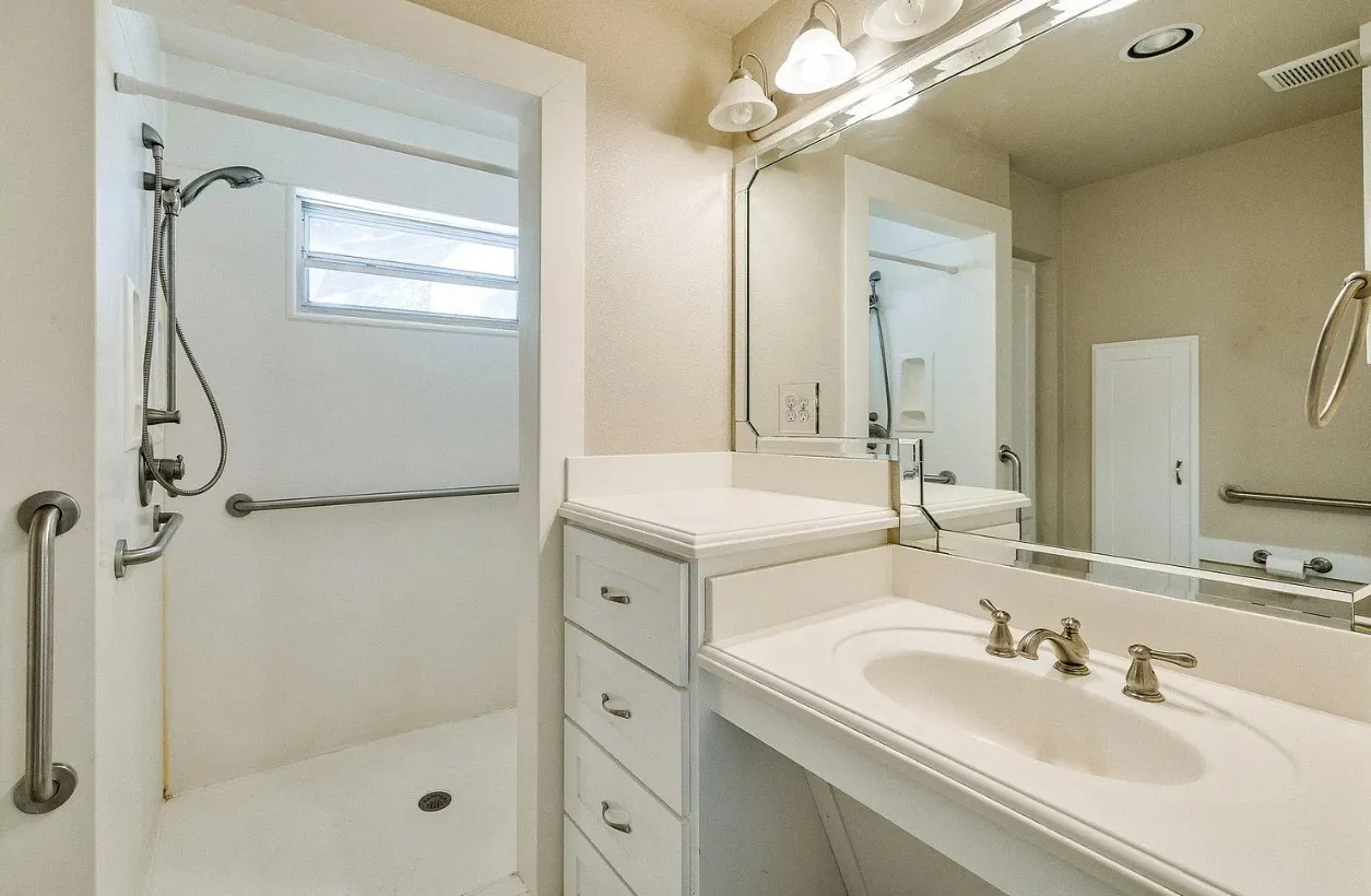 Single Family Residence For Rent in Tarrant County , 1324 Killian Drive, Arlington, Texas 76013, 3 Bedroom, 2 Bathroom, 2 Garage spaces, 1,834 Sqft, built in 1955, mls#21395713, Real Estate Agent in Arlington, Homes For Rent in Tarrant county, Homes For Rent in Arlington, Realtor in Arlington Texas, Real Estate Brokerage Independent Realty Texas, Luminita Cordes Realtor