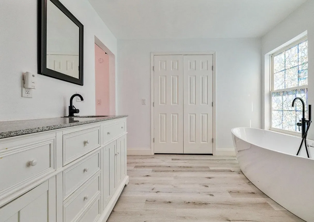 Single Family Residence For Rent in Tarrant County , 1324 Killian Drive, Arlington, Texas 76013, 3 Bedroom, 2 Bathroom, 2 Garage spaces, 1,834 Sqft, built in 1955, mls#21395713, Real Estate Agent in Arlington, Homes For Rent in Tarrant county, Homes For Rent in Arlington, Realtor in Arlington Texas, Real Estate Brokerage Independent Realty Texas, Luminita Cordes Realtor