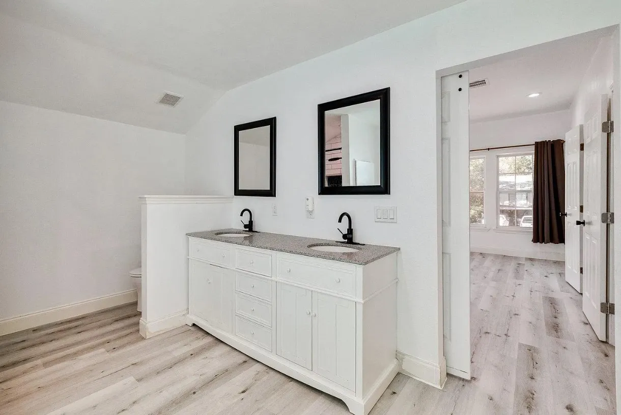 Single Family Residence For Rent in Tarrant County , 1324 Killian Drive, Arlington, Texas 76013, 3 Bedroom, 2 Bathroom, 2 Garage spaces, 1,834 Sqft, built in 1955, mls#21395713, Real Estate Agent in Arlington, Homes For Rent in Tarrant county, Homes For Rent in Arlington, Realtor in Arlington Texas, Real Estate Brokerage Independent Realty Texas, Luminita Cordes Realtor