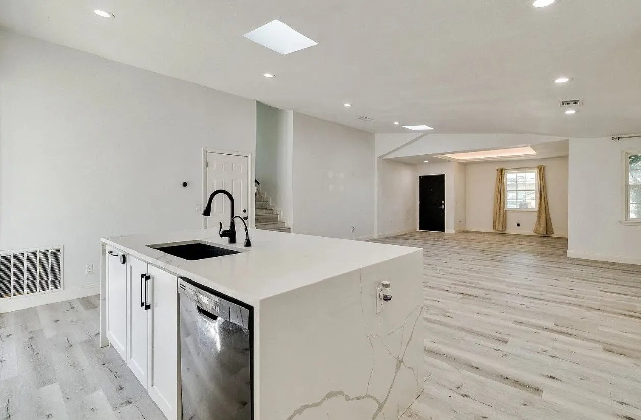 Single Family Residence For Rent in Tarrant County , 1324 Killian Drive, Arlington, Texas 76013, 3 Bedroom, 2 Bathroom, 2 Garage spaces, 1,834 Sqft, built in 1955, mls#21395713, Real Estate Agent in Arlington, Homes For Rent in Tarrant county, Homes For Rent in Arlington, Realtor in Arlington Texas, Real Estate Brokerage Independent Realty Texas, Luminita Cordes Realtor