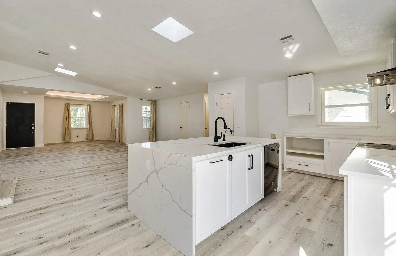 Single Family Residence For Rent in Tarrant County , 1324 Killian Drive, Arlington, Texas 76013, 3 Bedroom, 2 Bathroom, 2 Garage spaces, 1,834 Sqft, built in 1955, mls#21395713, Real Estate Agent in Arlington, Homes For Rent in Tarrant county, Homes For Rent in Arlington, Realtor in Arlington Texas, Real Estate Brokerage Independent Realty Texas, Luminita Cordes Realtor