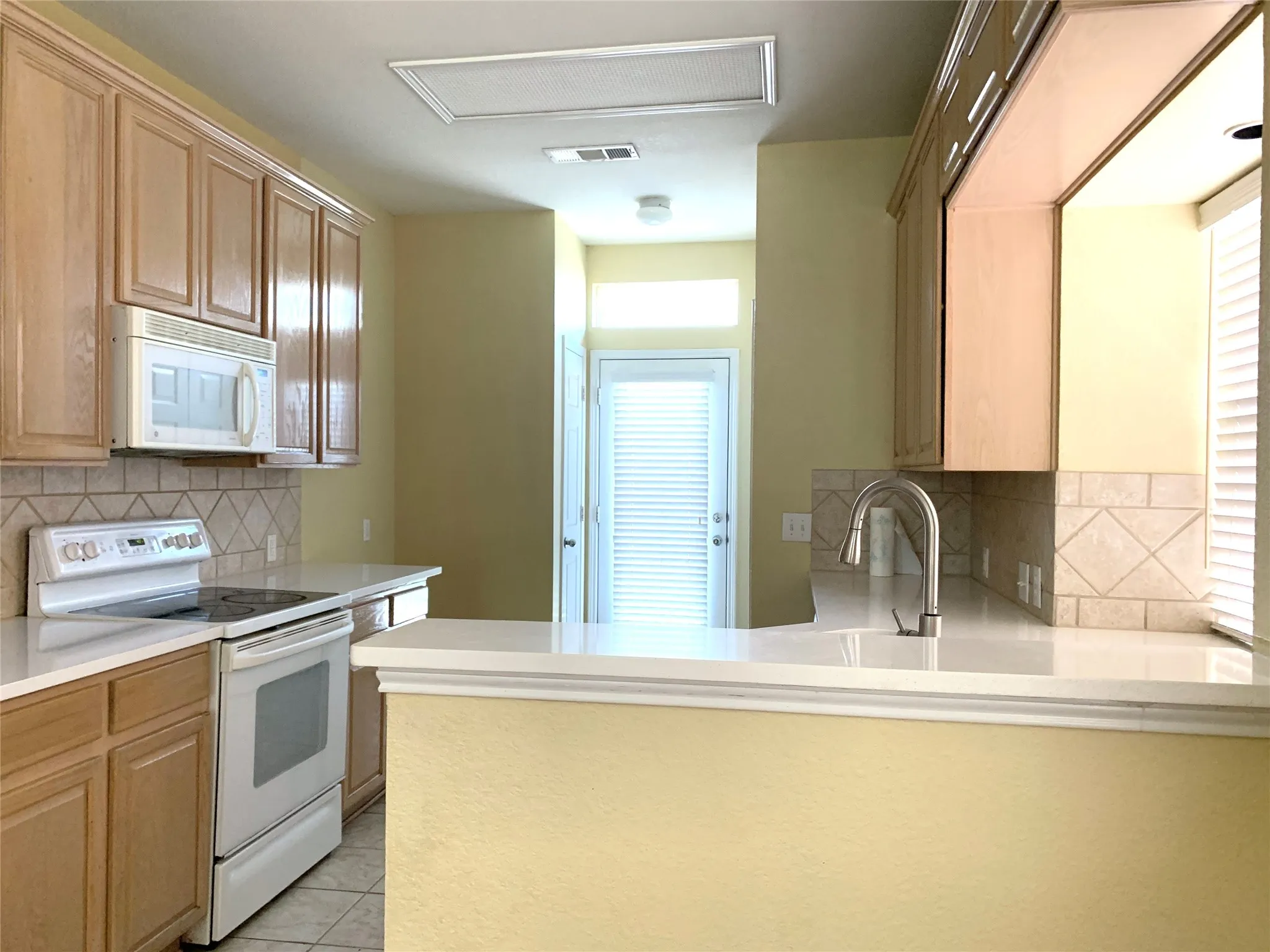 Duplex For Rent in Collin County , 11406 Fountainbridge Drive, Frisco, Texas 75035, 4 Bedroom, 3 Bathroom, 2 Garage spaces, 1,901 Sqft, built in 2002, mls#21395715, Real Estate Agent in Frisco, Homes For Rent in Collin county, Homes For Rent in Frisco, Realtor in Frisco Texas, Real Estate Brokerage Independent Realty Texas, Luminita Cordes Realtor