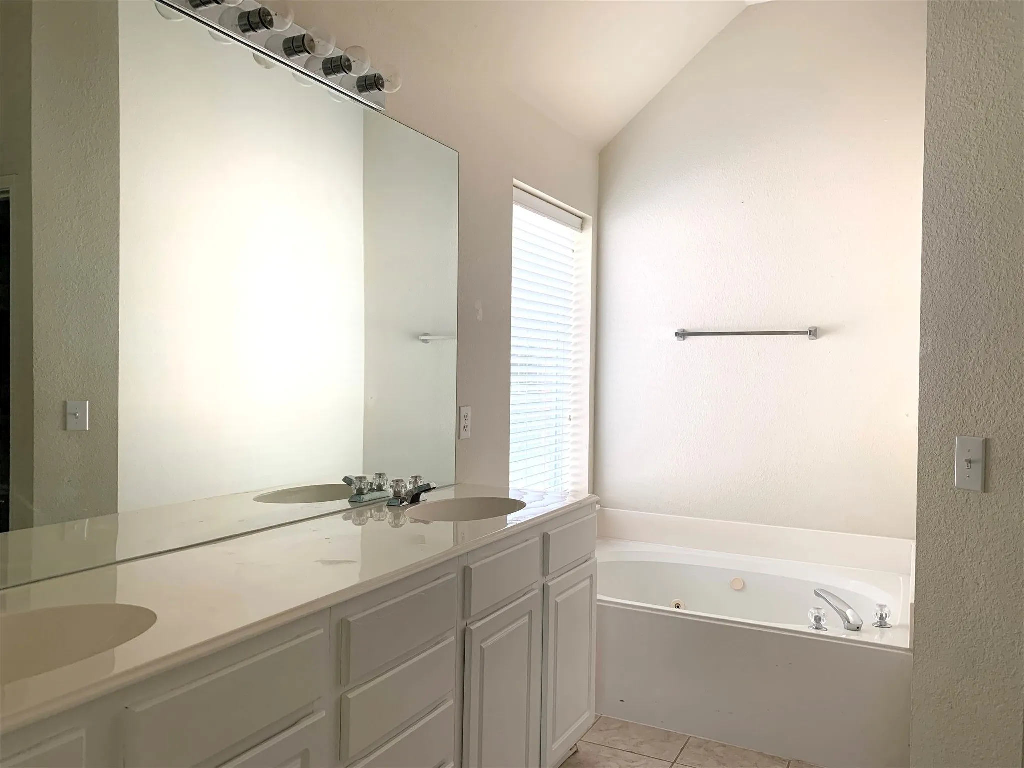 Duplex For Rent in Collin County , 11406 Fountainbridge Drive, Frisco, Texas 75035, 4 Bedroom, 3 Bathroom, 2 Garage spaces, 1,901 Sqft, built in 2002, mls#21395715, Real Estate Agent in Frisco, Homes For Rent in Collin county, Homes For Rent in Frisco, Realtor in Frisco Texas, Real Estate Brokerage Independent Realty Texas, Luminita Cordes Realtor