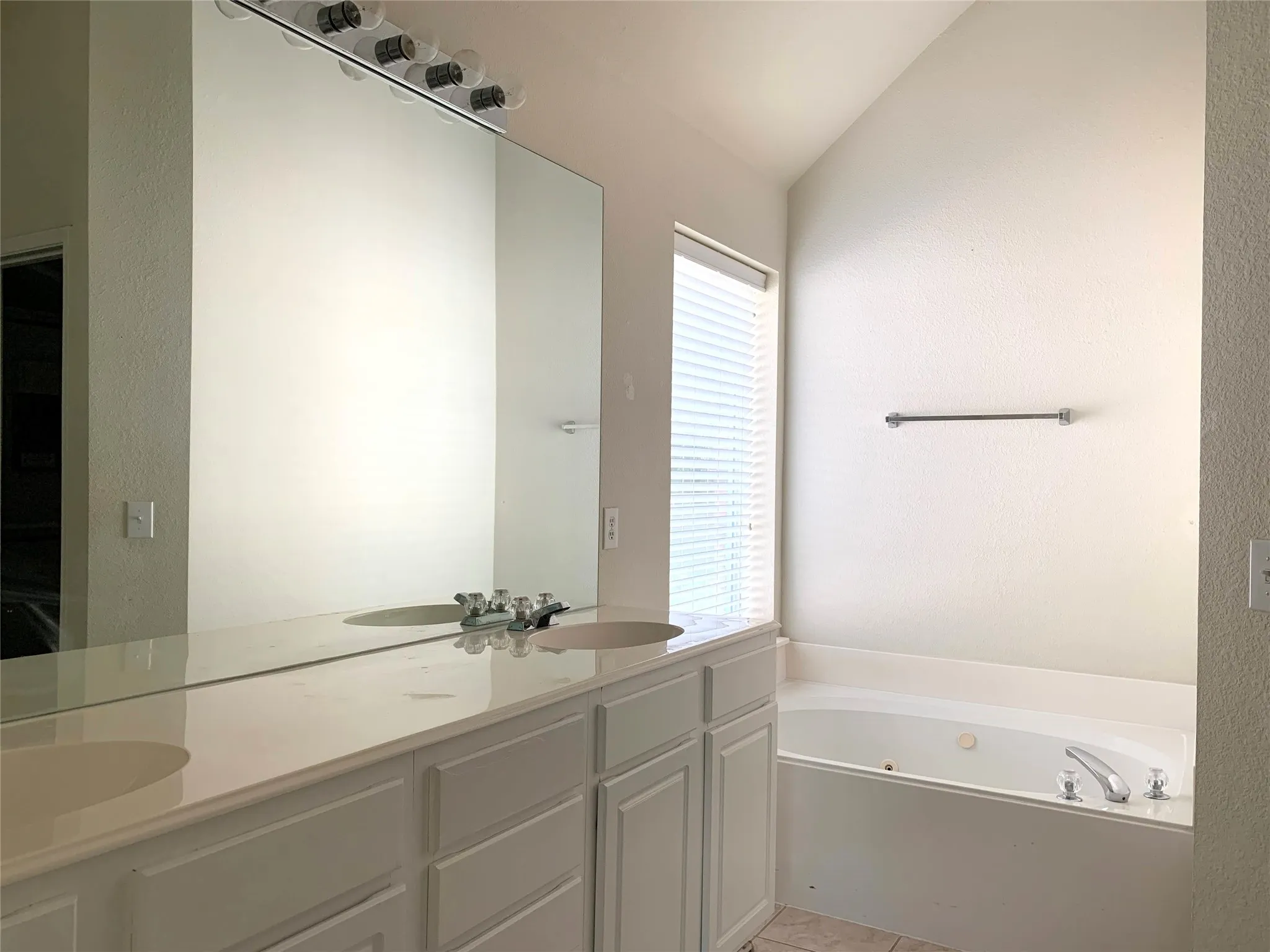 Duplex For Rent in Collin County , 11406 Fountainbridge Drive, Frisco, Texas 75035, 4 Bedroom, 3 Bathroom, 2 Garage spaces, 1,901 Sqft, built in 2002, mls#21395715, Real Estate Agent in Frisco, Homes For Rent in Collin county, Homes For Rent in Frisco, Realtor in Frisco Texas, Real Estate Brokerage Independent Realty Texas, Luminita Cordes Realtor