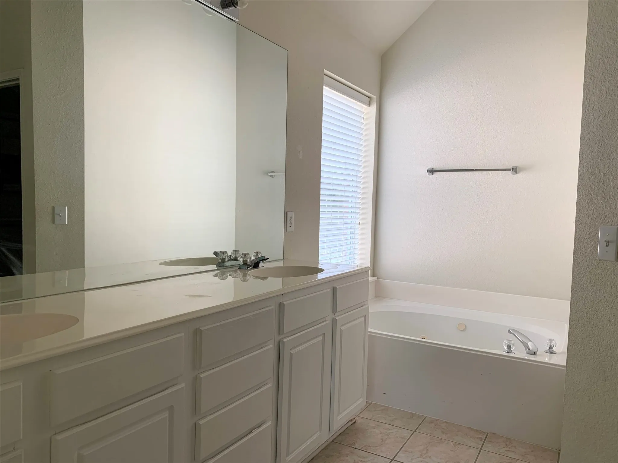 Duplex For Rent in Collin County , 11406 Fountainbridge Drive, Frisco, Texas 75035, 4 Bedroom, 3 Bathroom, 2 Garage spaces, 1,901 Sqft, built in 2002, mls#21395715, Real Estate Agent in Frisco, Homes For Rent in Collin county, Homes For Rent in Frisco, Realtor in Frisco Texas, Real Estate Brokerage Independent Realty Texas, Luminita Cordes Realtor