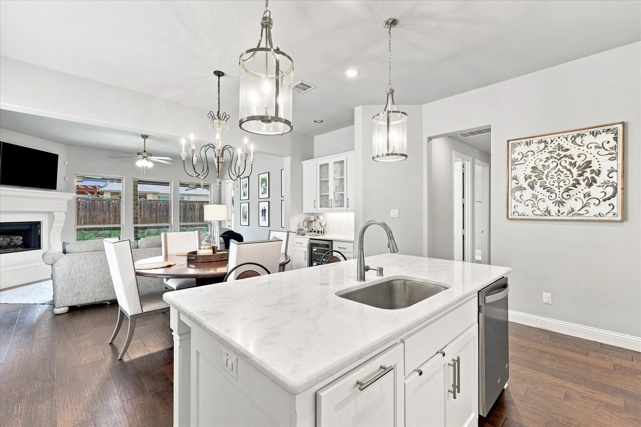 Single Family Residence For Sale in Denton County , 2913 Stonefield, The Colony, Texas 75056, 3 Bedroom, 3 Bathroom, 3 Garage spaces, 2,169 Sqft, built in 2020, mls#21395653, Real Estate Agent in The Colony, Homes For Sale in Denton county, Homes For Sale in The Colony, Realtor in The Colony Texas, Real Estate Brokerage Independent Realty Texas, Luminita Cordes Realtor