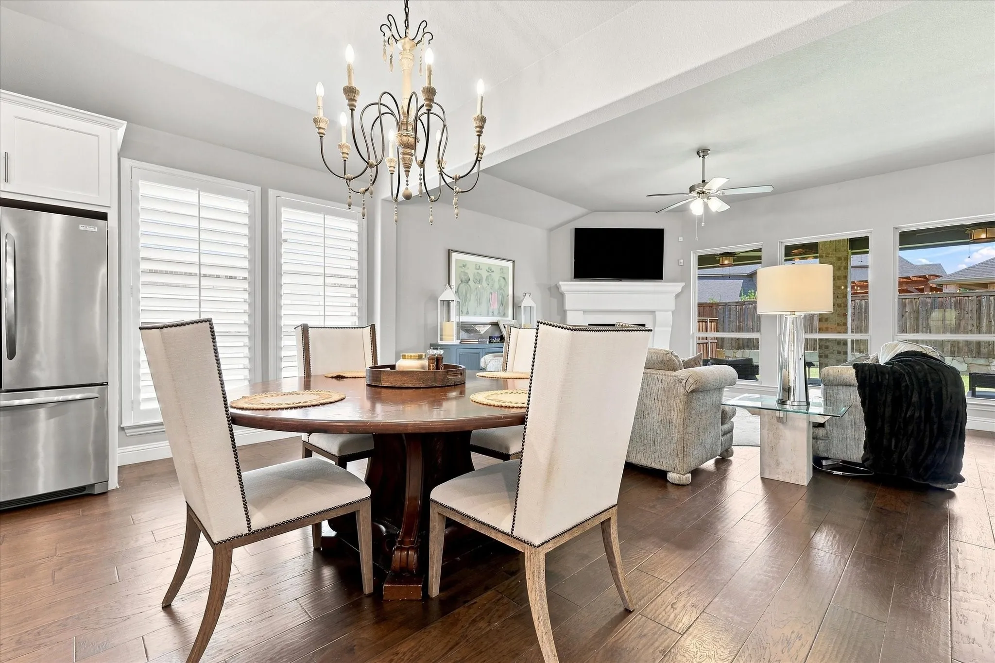 Single Family Residence For Sale in Denton County , 2913 Stonefield, The Colony, Texas 75056, 3 Bedroom, 3 Bathroom, 3 Garage spaces, 2,169 Sqft, built in 2020, mls#21395653, Real Estate Agent in The Colony, Homes For Sale in Denton county, Homes For Sale in The Colony, Realtor in The Colony Texas, Real Estate Brokerage Independent Realty Texas, Luminita Cordes Realtor