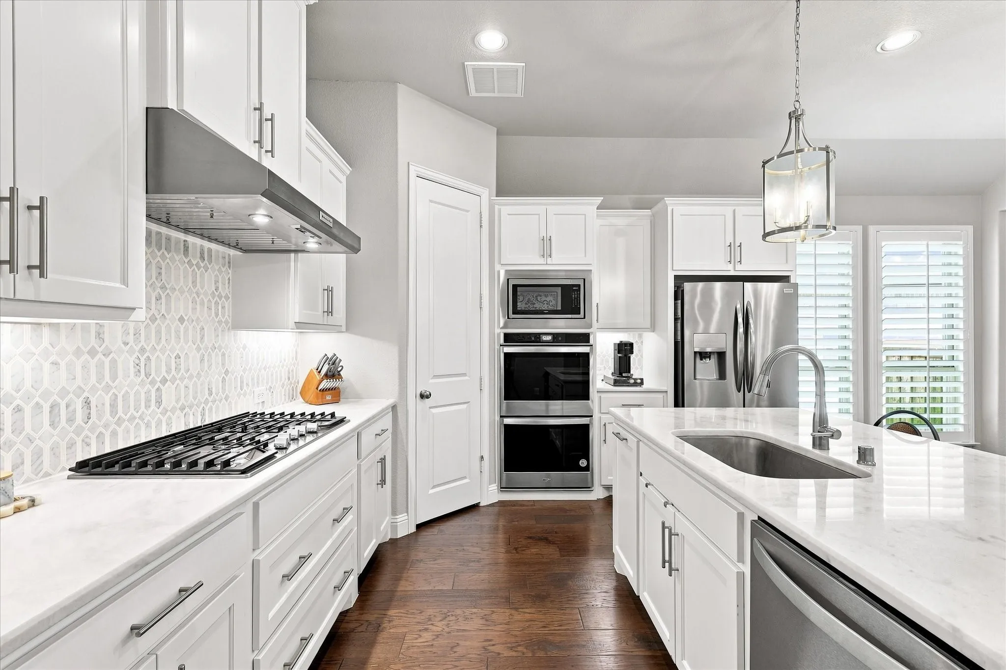 Single Family Residence For Sale in Denton County , 2913 Stonefield, The Colony, Texas 75056, 3 Bedroom, 3 Bathroom, 3 Garage spaces, 2,169 Sqft, built in 2020, mls#21395653, Real Estate Agent in The Colony, Homes For Sale in Denton county, Homes For Sale in The Colony, Realtor in The Colony Texas, Real Estate Brokerage Independent Realty Texas, Luminita Cordes Realtor