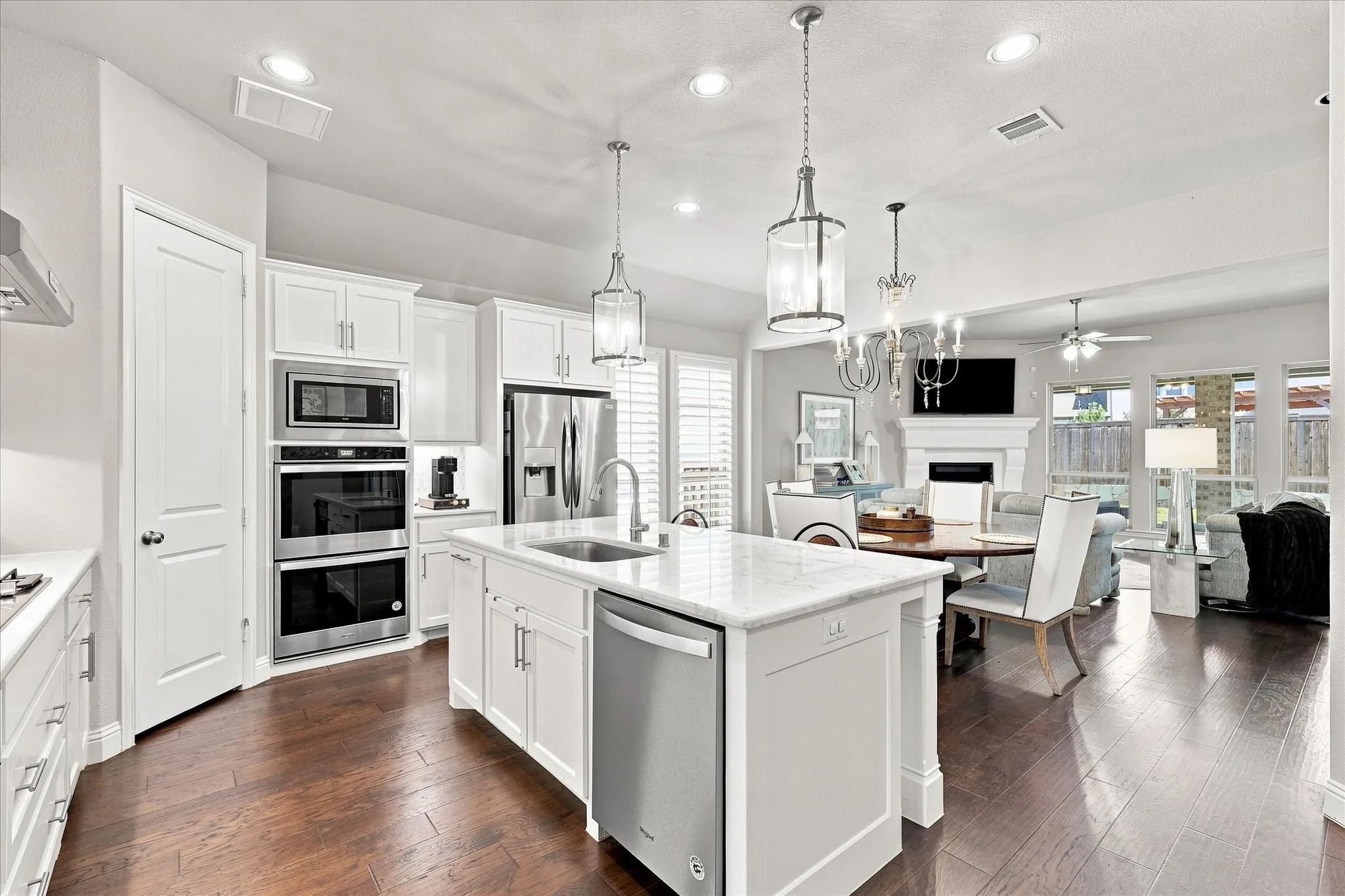 Single Family Residence For Sale in Denton County , 2913 Stonefield, The Colony, Texas 75056, 3 Bedroom, 3 Bathroom, 3 Garage spaces, 2,169 Sqft, built in 2020, mls#21395653, Real Estate Agent in The Colony, Homes For Sale in Denton county, Homes For Sale in The Colony, Realtor in The Colony Texas, Real Estate Brokerage Independent Realty Texas, Luminita Cordes Realtor