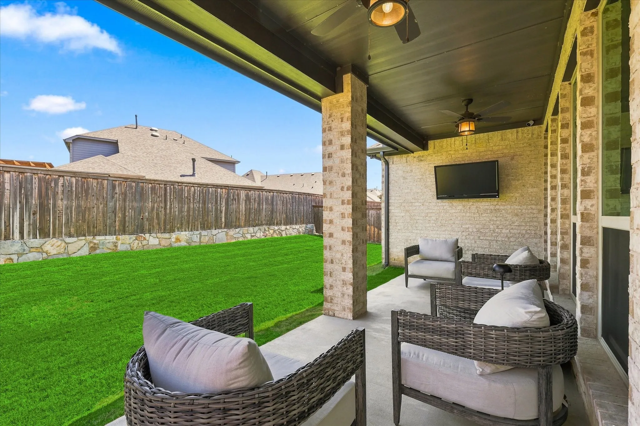 Single Family Residence For Sale in Denton County , 2913 Stonefield, The Colony, Texas 75056, 3 Bedroom, 3 Bathroom, 3 Garage spaces, 2,169 Sqft, built in 2020, mls#21395653, Real Estate Agent in The Colony, Homes For Sale in Denton county, Homes For Sale in The Colony, Realtor in The Colony Texas, Real Estate Brokerage Independent Realty Texas, Luminita Cordes Realtor