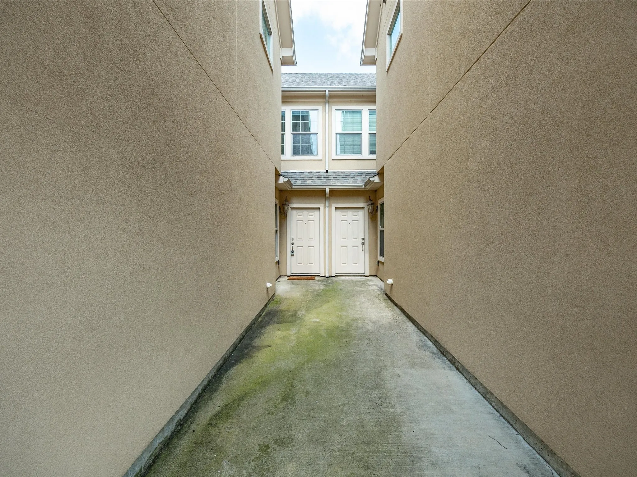 Townhouse For Sale in Tarrant County , 1530 Aldra Drive, Fort Worth, Texas 76120, 3 Bedroom, 3 Bathroom, 2 Garage spaces, 1,483 Sqft, built in 2012, mls#21395717, Real Estate Agent in Fort Worth, Homes For Sale in Tarrant county, Homes For Sale in Fort Worth, Realtor in Fort Worth Texas, Real Estate Brokerage Independent Realty Texas, Luminita Cordes Realtor
